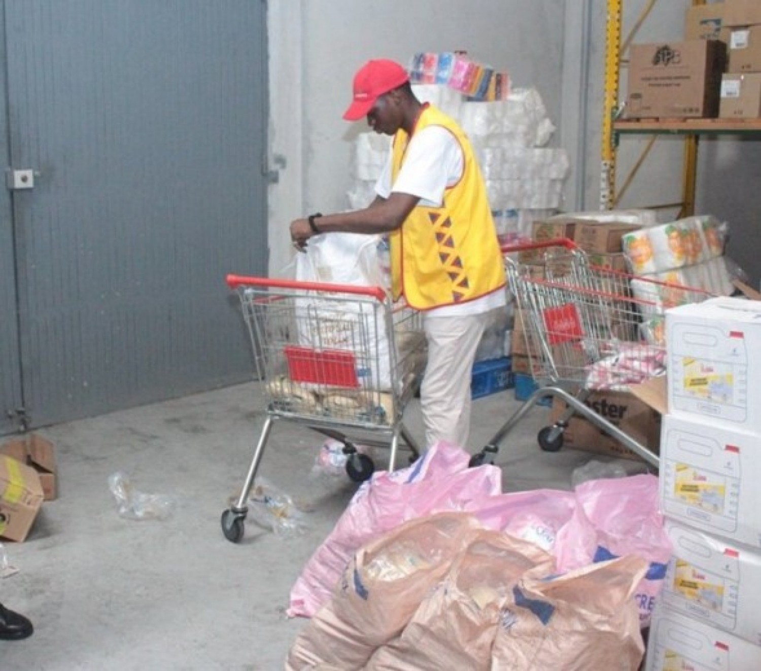 Côte d'Ivoire : Lutte contre la vie chère, plusieurs sacs de sucre saisis dans un magasin de gros à Abidjan