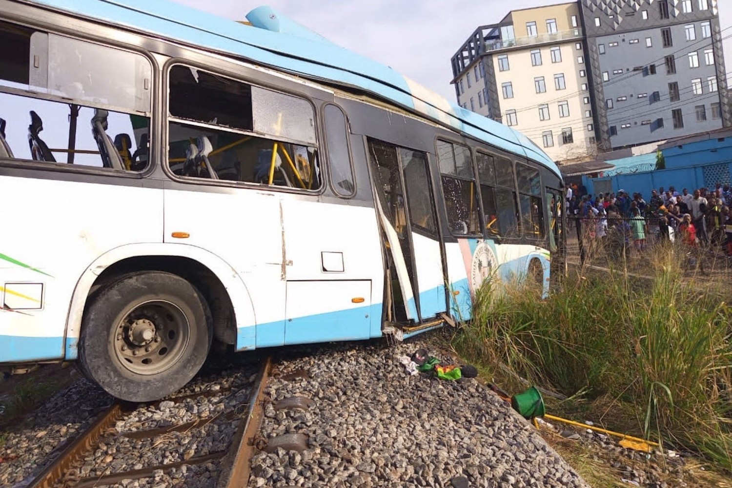 Nigeria : Un bus percute un train à Lagos, six morts et 74 blessés