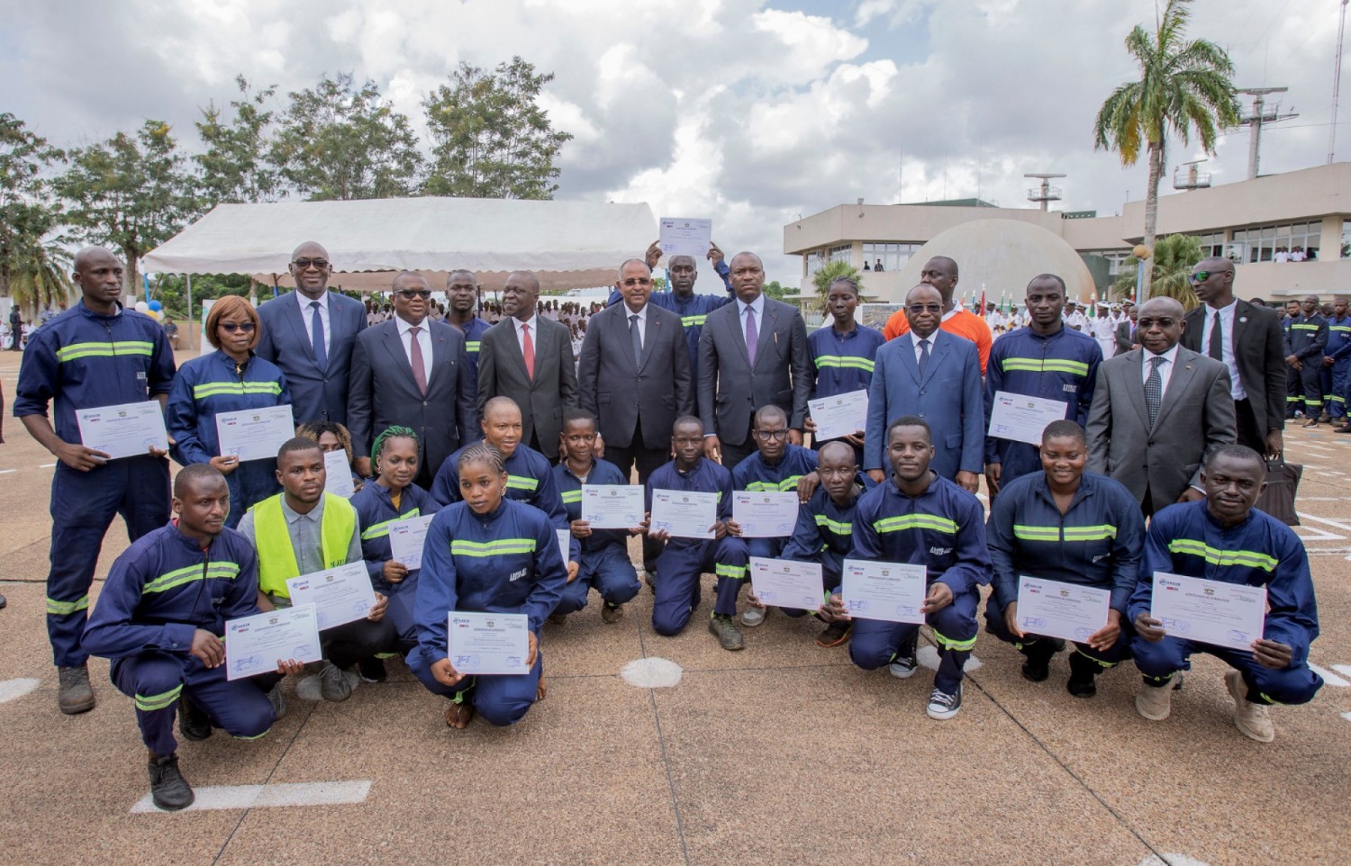 Côte d'Ivoire :    Formation par apprentissage, 1000 jeunes initiés à une vingtaine de métiers à l'Académie régionale des Mers ont reçu leurs diplômes en présence de Patrick Achi