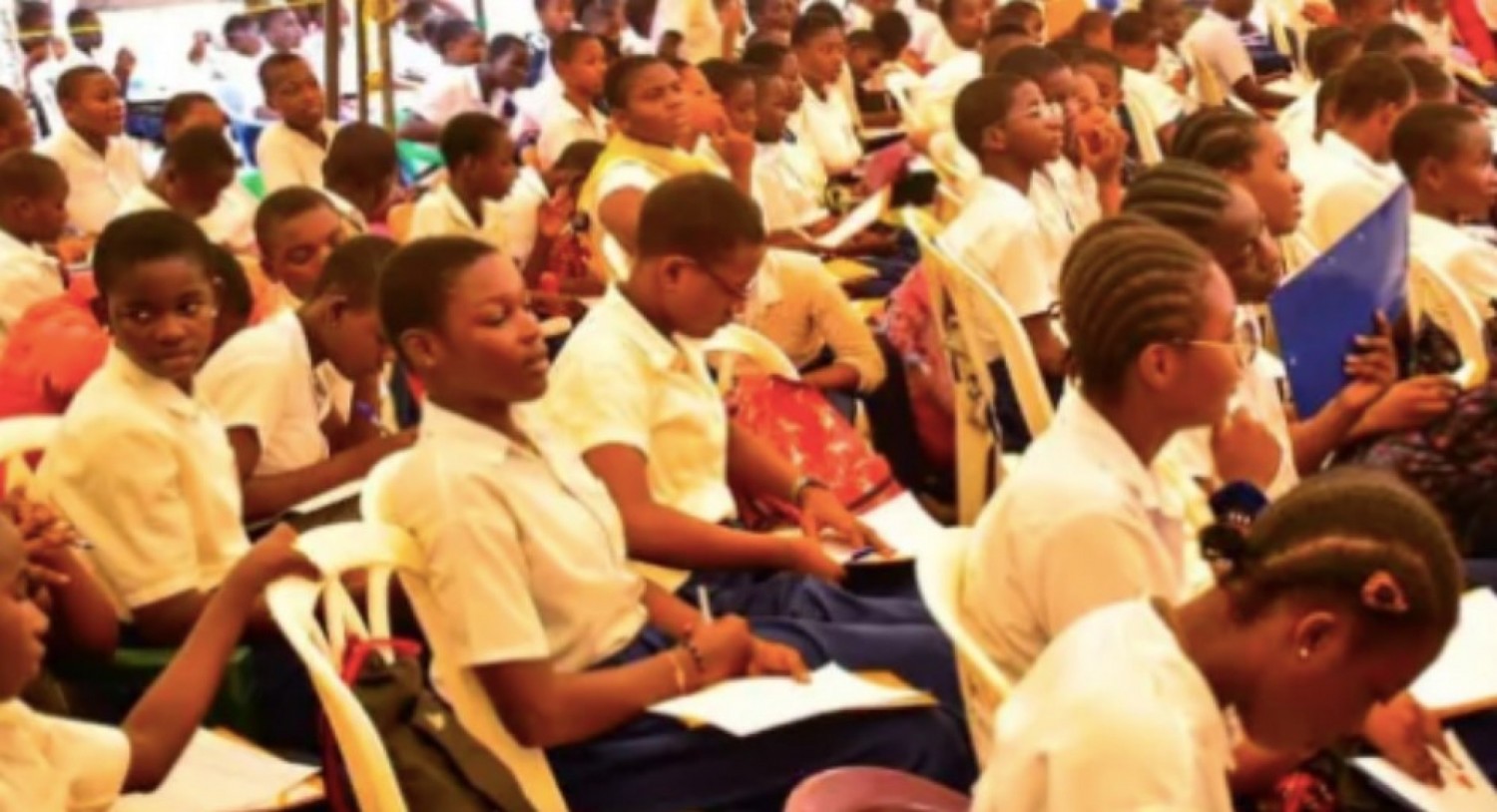 Côte d'Ivoire :  Autonomisation de la femme, le numérique enseigné à plus de 200 jeunes filles élèves d'un établissement de Yopougon