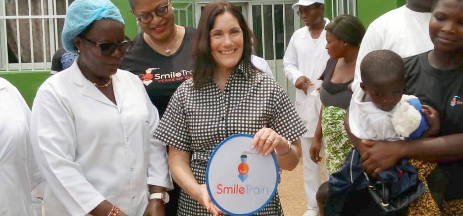 Togo :  Visite et lutte de Smile Train et Dr Susannah Schaefer contre les fentes labiales à Lomé
