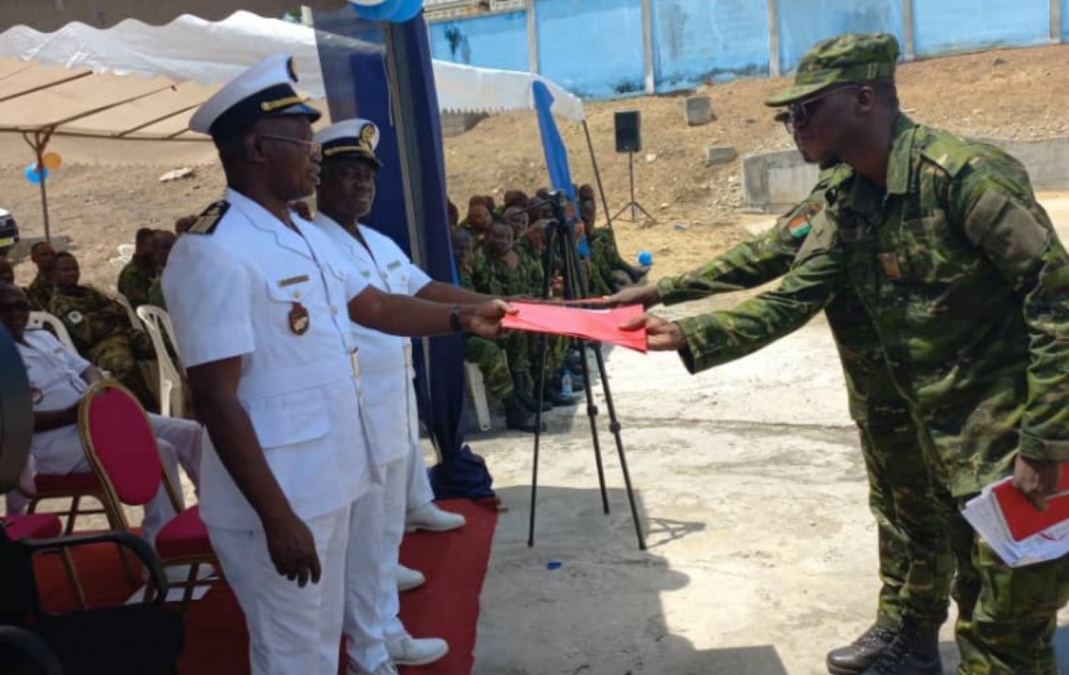 Côte d'Ivoire :  117 militaires reconvertis reversés à la Direction des Affaires maritimes et portuaires accueillis mardi par le DG, le Colonel Julien Yao Kouassi