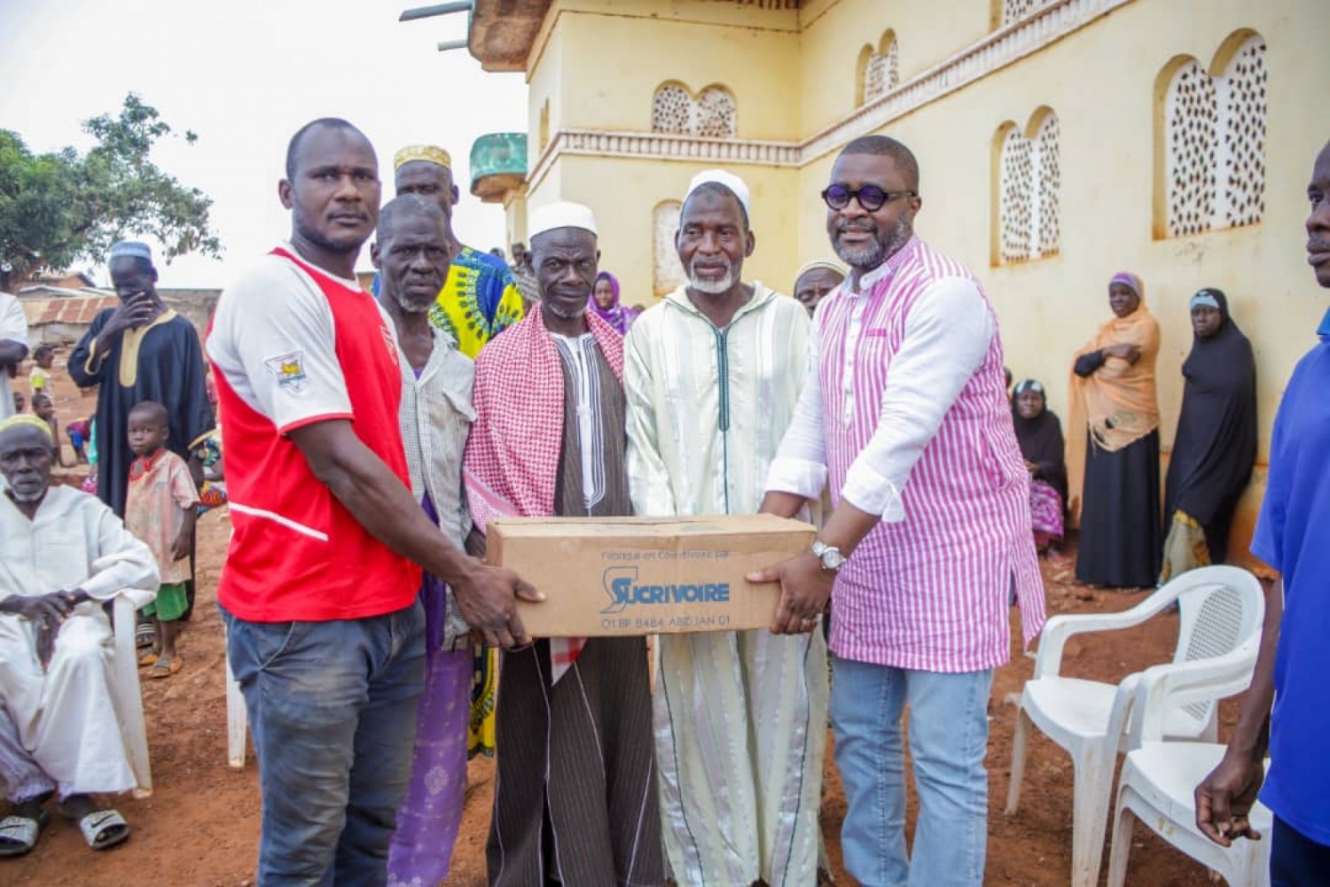 Côte d'Ivoire :  Ramadan 2023, l'Honorable Thierry Tailly offre au nom de Ouattara, des vivres et non vivres aux musulmans du Guémon d'une valeur de 5 millions de FCFA