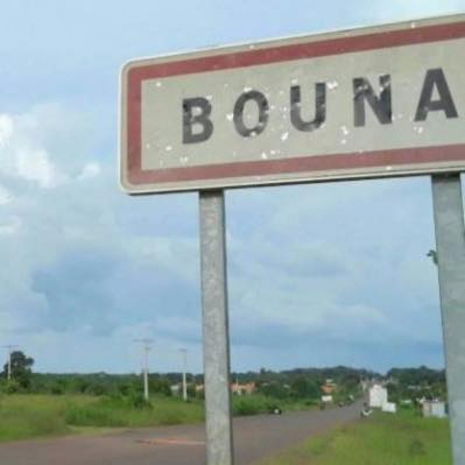 Côte d'Ivoire : Bouna,  prétextant avoir vu sa mère dans un rêve, un fils furieux lui assène  des coups de machette