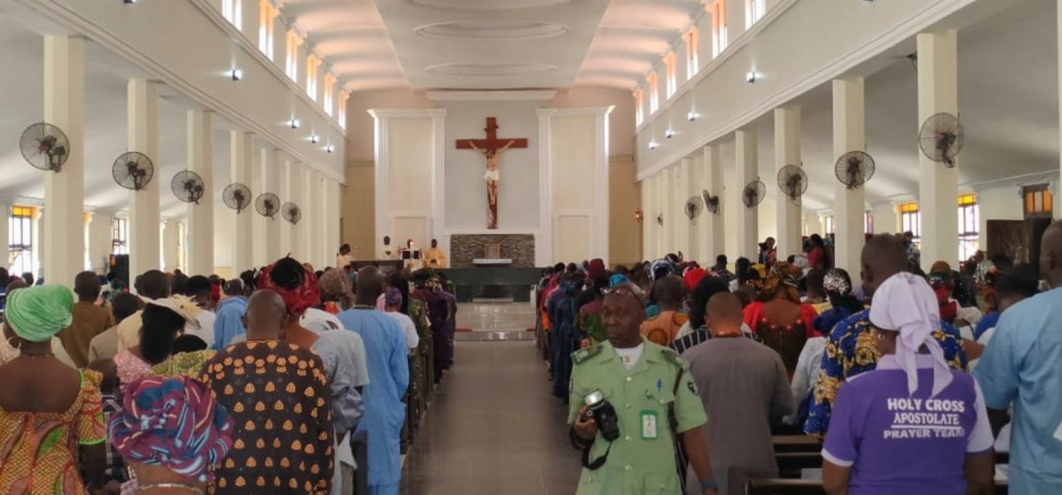 Nigeria :  Réouverture de l'église catholique d'Ondo un an après une attaque meurtrière