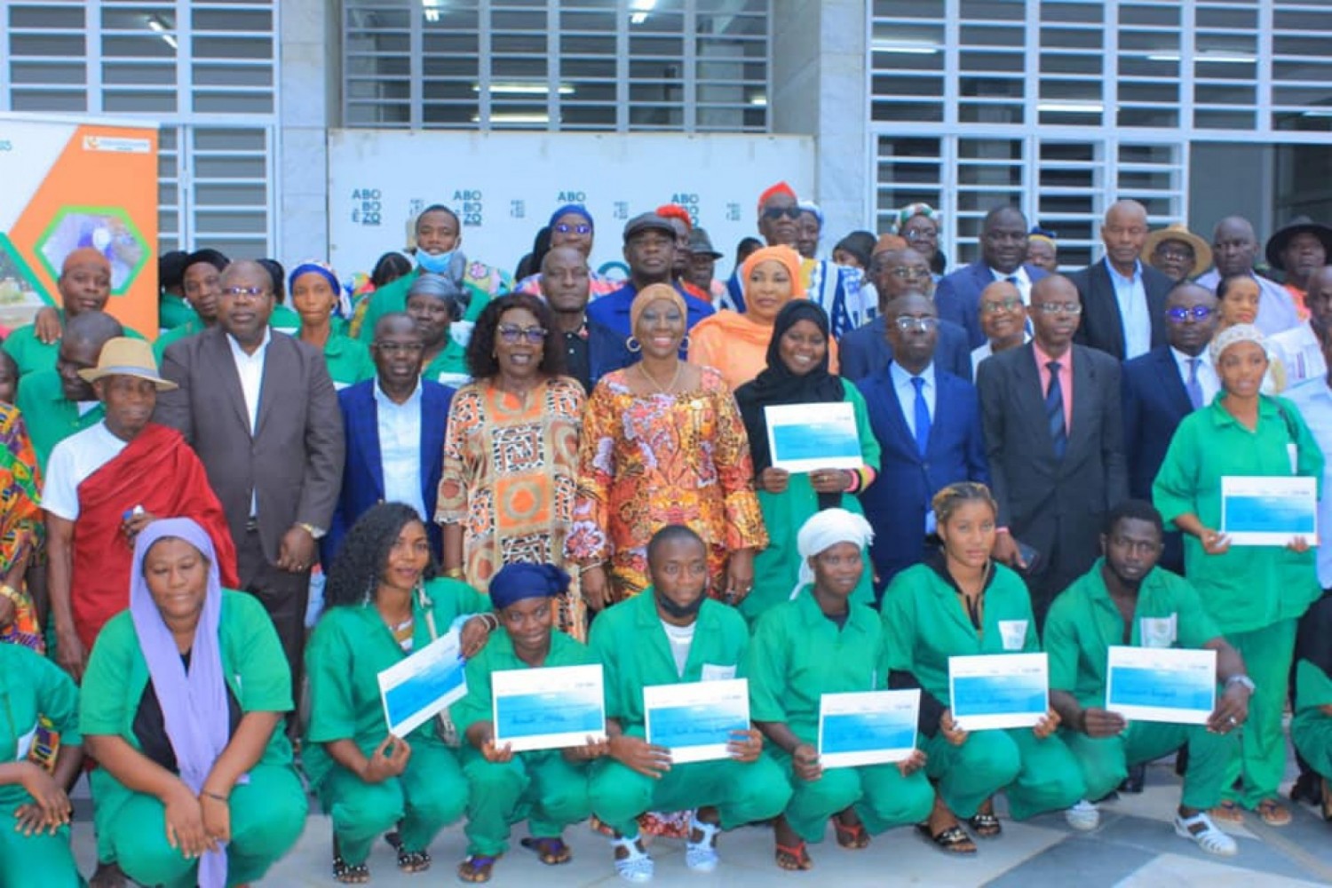 Côte d'Ivoire : Abobo, des chèques de 120.000 FCFA remis aux jeunes dans le cadre de leur réinsertion professionnelle
