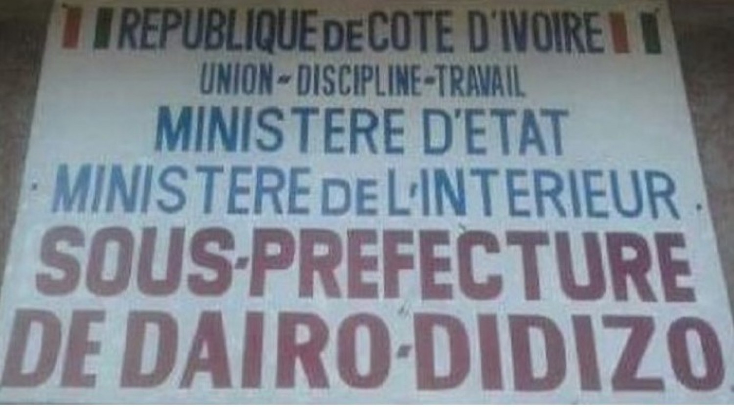 Côte d'Ivoire : Protestant contre une somme supplémentaire exigée par des agents de l'ONECI, un enseignant déshabiller en public par des gardes d'une  sous-préfecture du Lôh-Djiboua