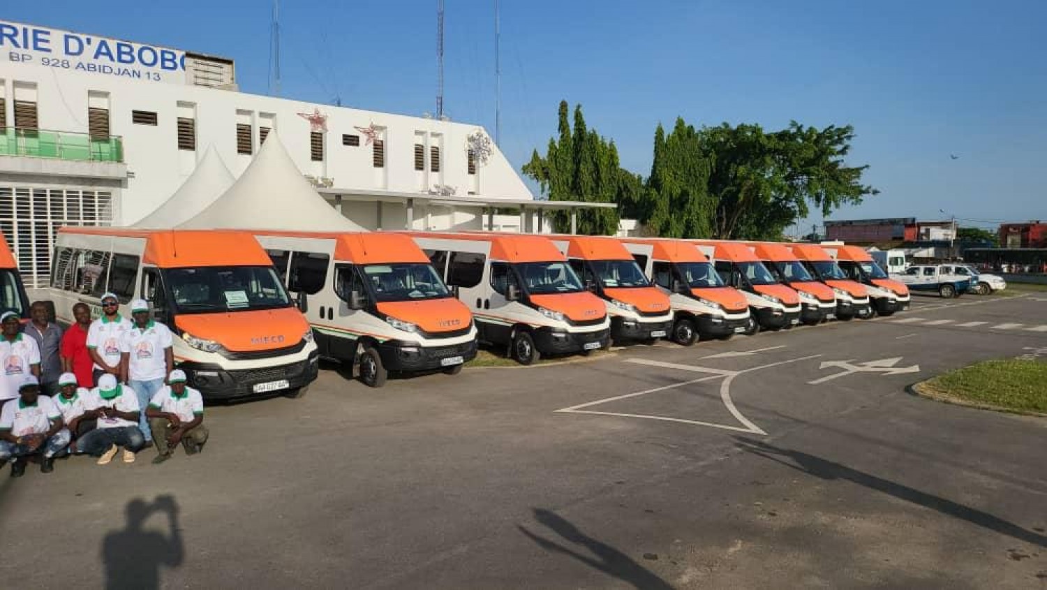 Côte d'Ivoire : 90 transporteurs d'Abidjan et Bouaké réceptionnent leurs gkaka et taxis montés au Pays