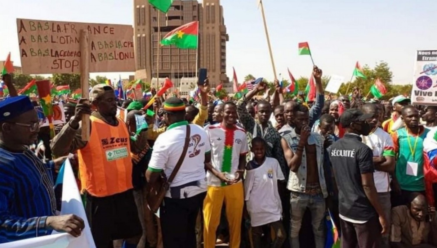 Burkina Faso : Manifestations de soutien à la transition dirigée par le capitaine Traoré