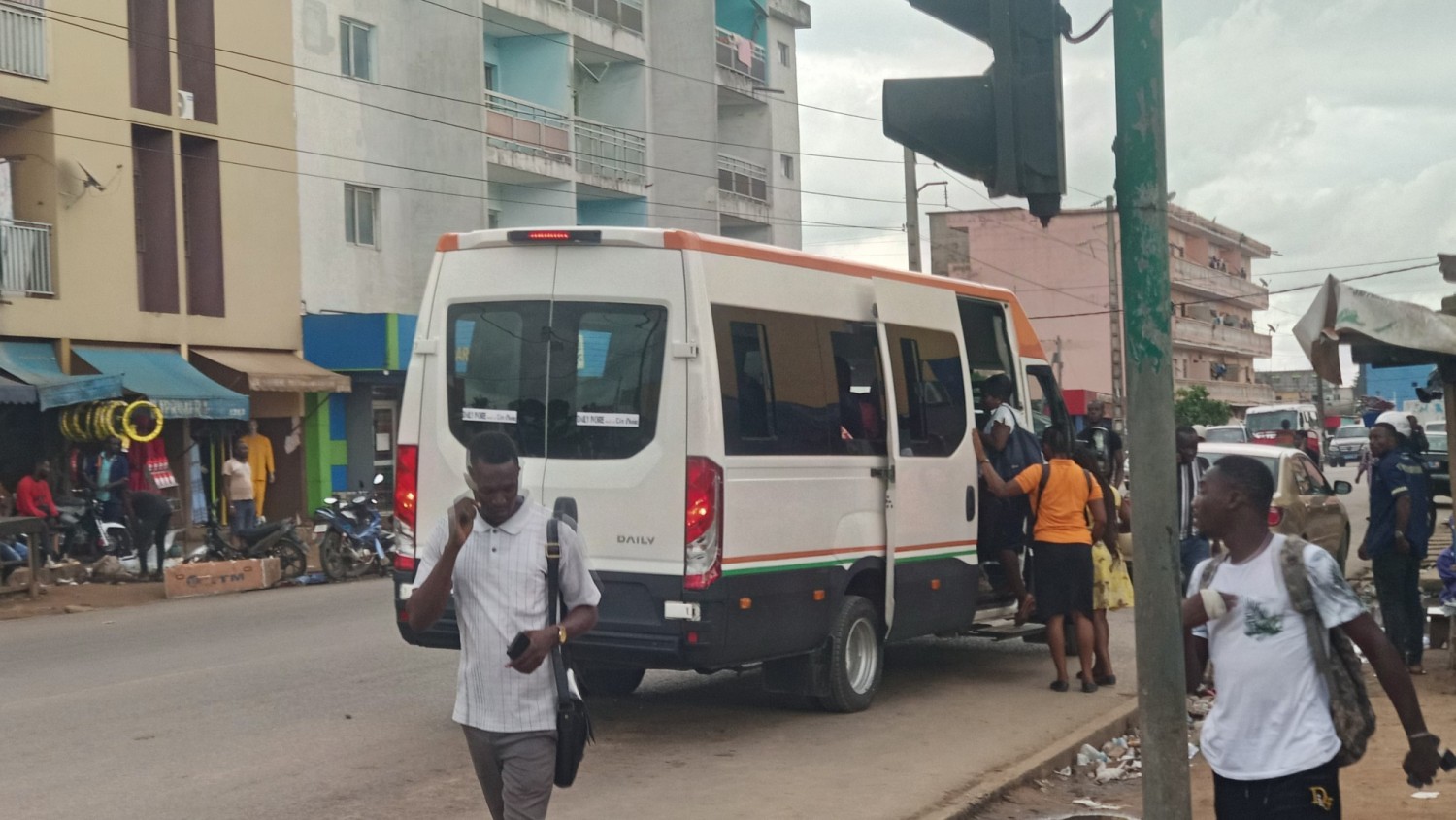 Côte d'Ivoire : Abobo, les nouveaux Gbaka en circulation pas soumis au diktat des Gnambro et des syndicats des transporteurs