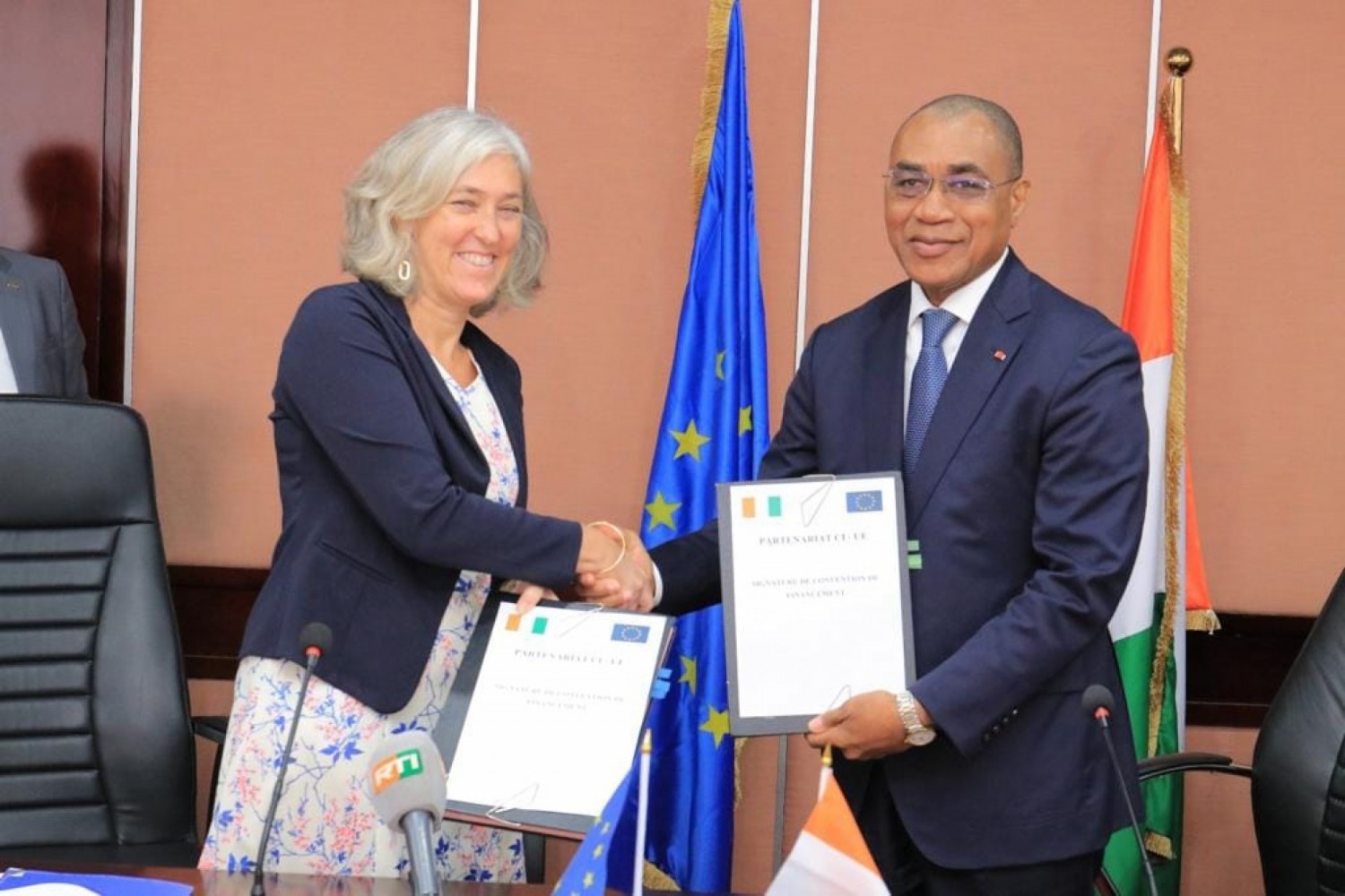 Côte d'Ivoire : Signature de trois conventions de financement de 24 milliards avec l'UE