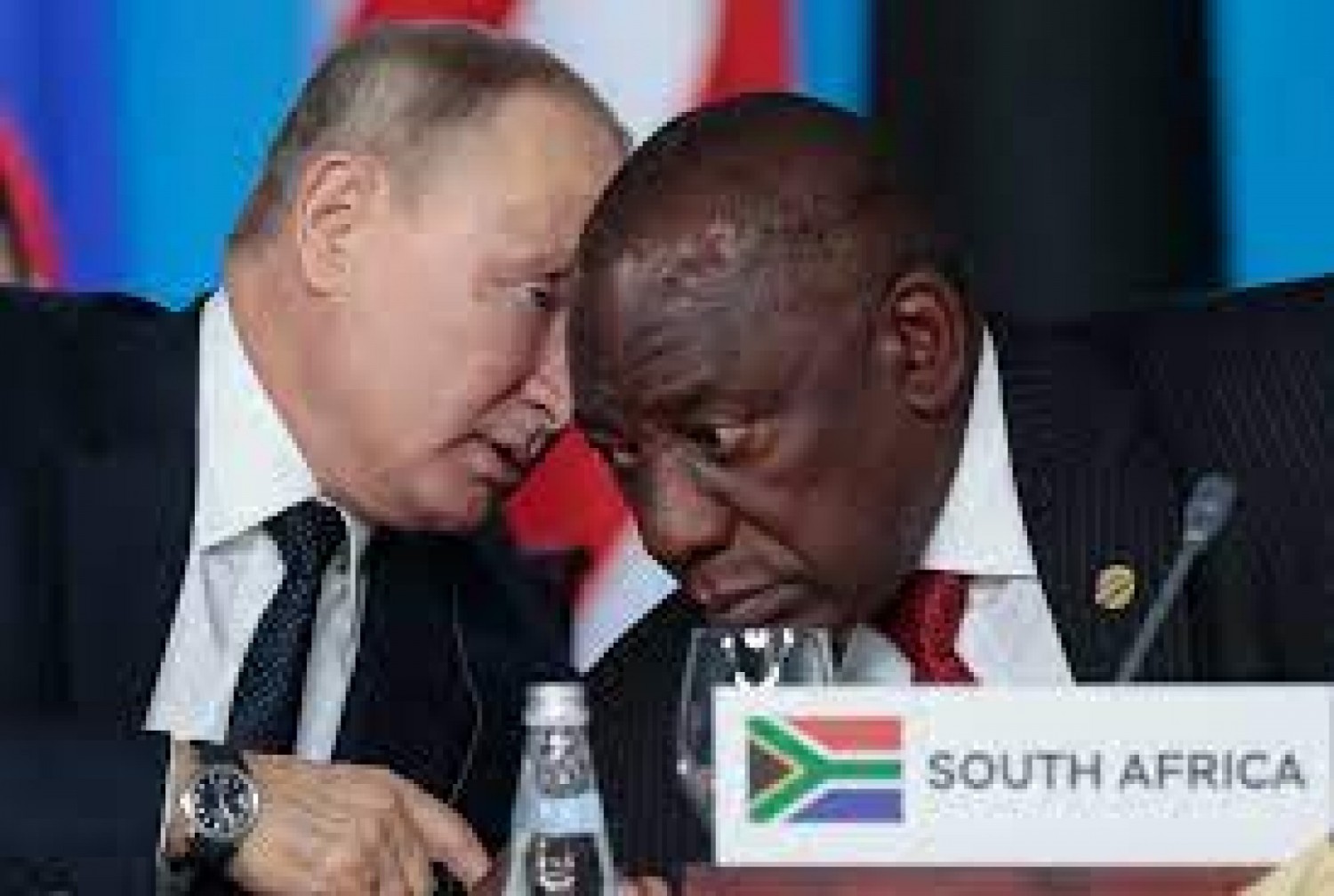 Afrique du Sud : Pretoria accusé d'avoir livré secrètement des armes à la Russie