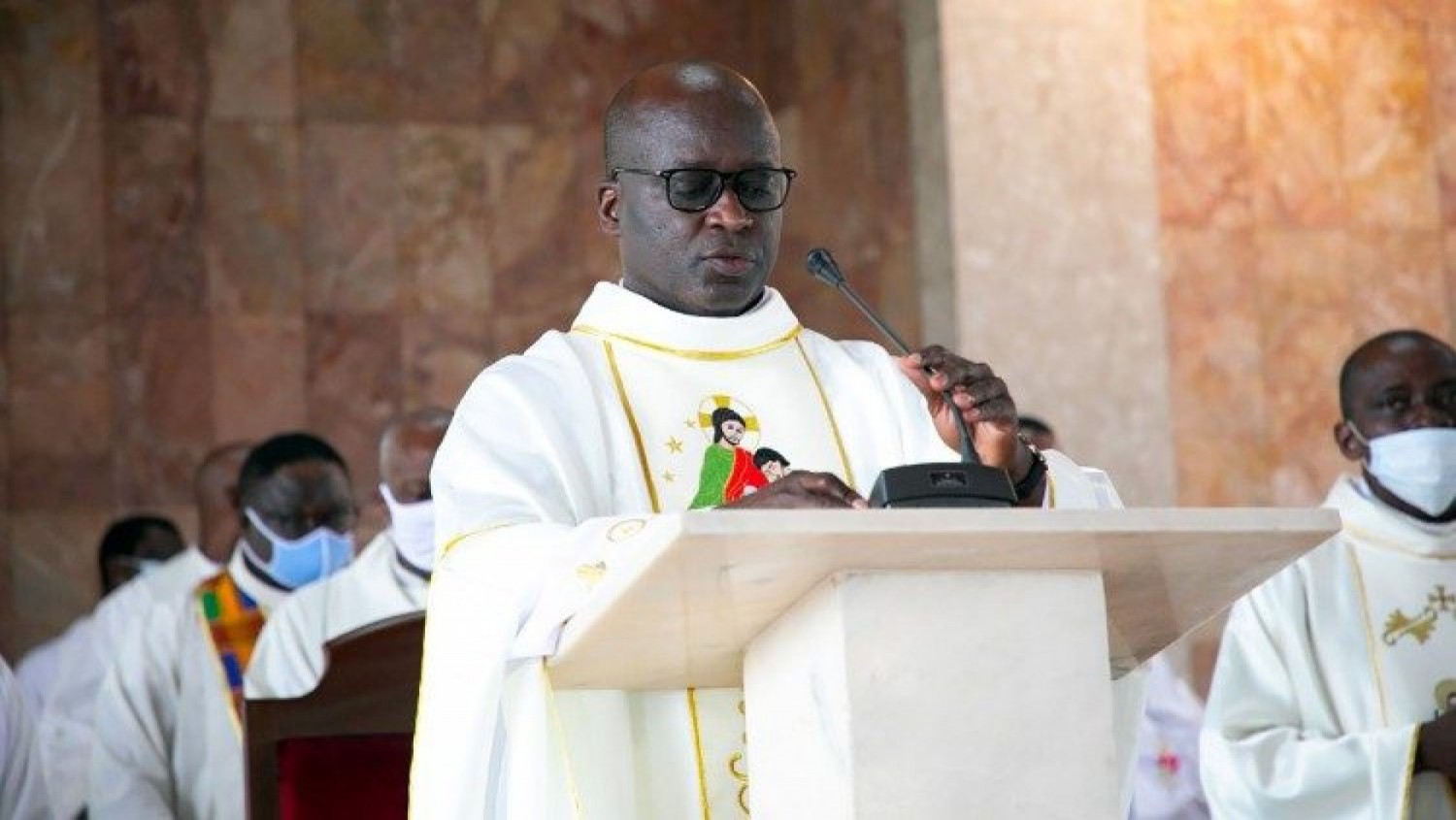 Côte d'Ivoire : Ascension, le Père Augustin Obrou: « Le Christ est vivant dans nos cœurs souvent trop sombres pour le découvrir »