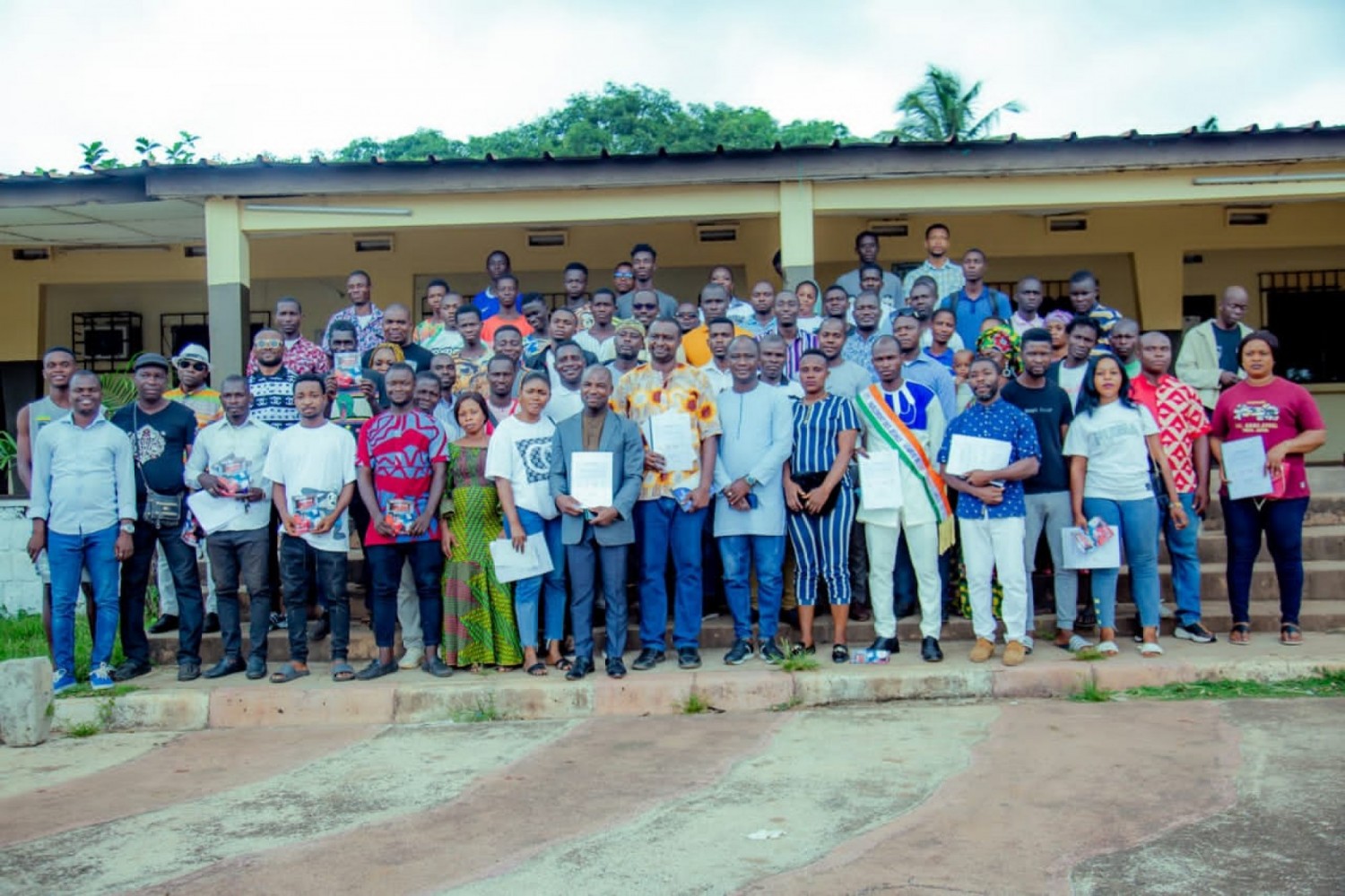 Côte d'Ivoire :   Implication dans la vie du Guemon, la jeunesse rend public son « Livre Blanc » et annonce qu'elle remettra le document aux différents candidats des élections locales à venir