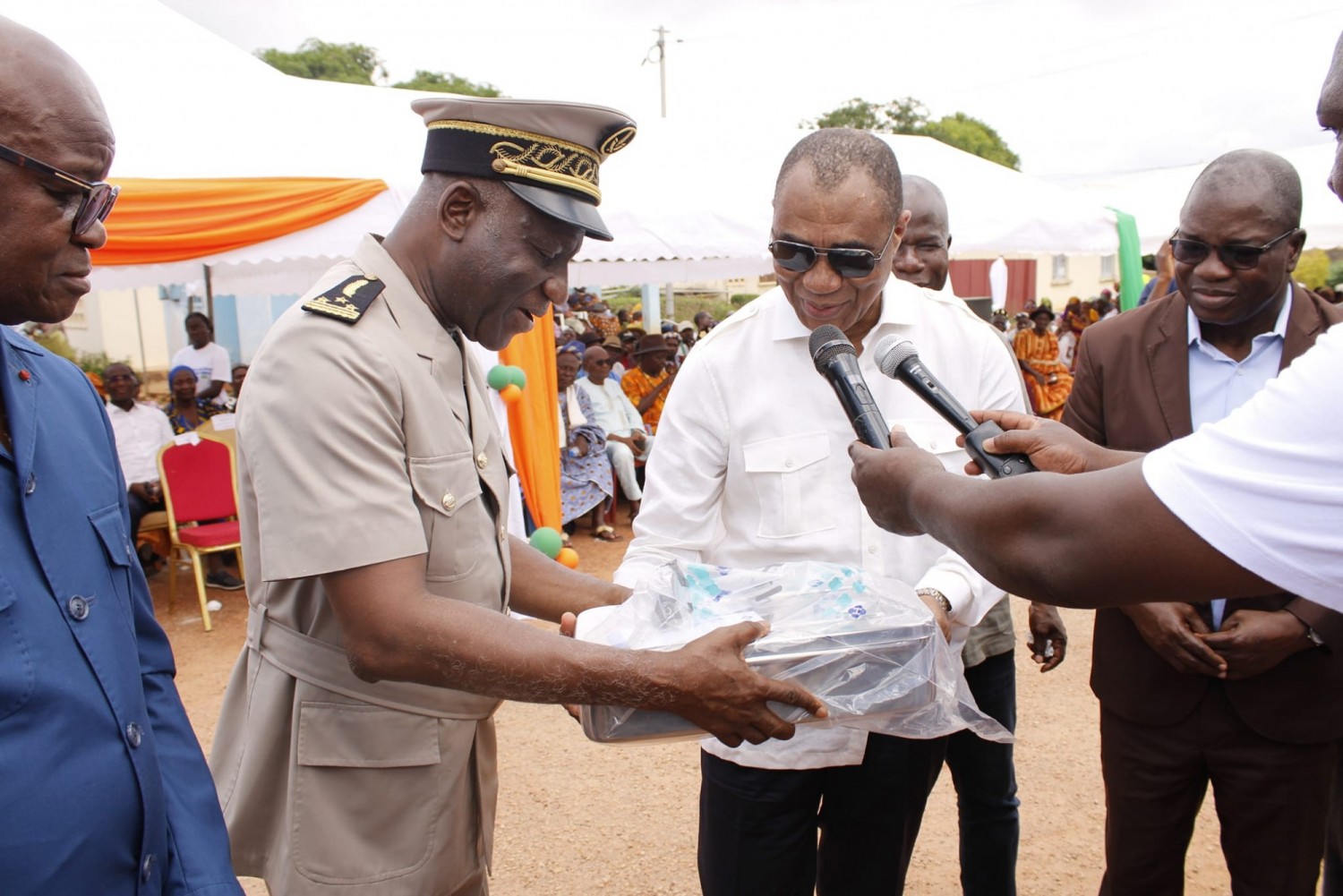 Côte d'Ivoire : Adama Coulibaly remet un important lot d'appareils médicaux au CHR de Dimbokro