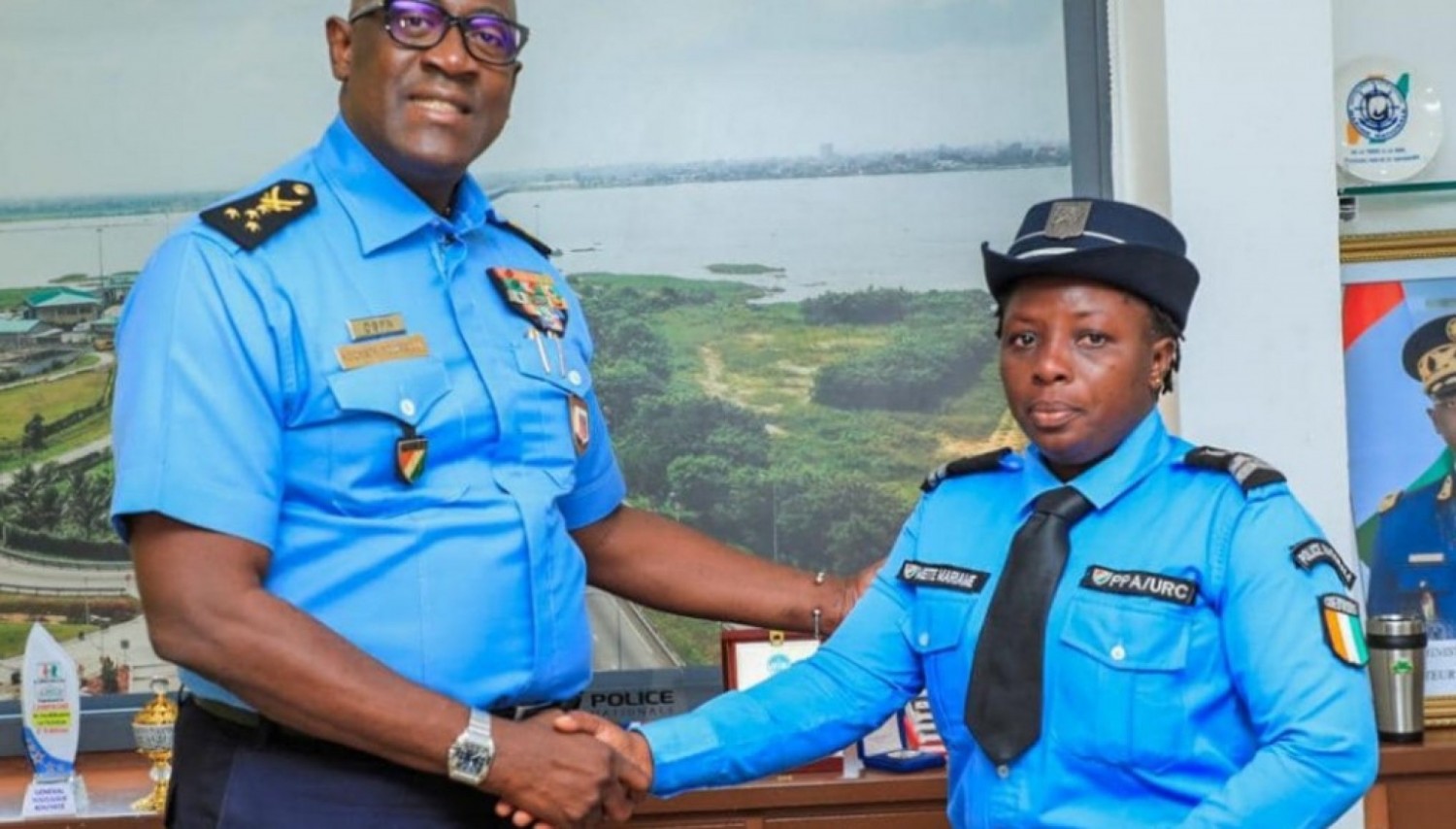 Côte d'Ivoire : La policière menacée par l'ex-commissaire de la FIF reçoit les encouragements du DG de la Police pour son sang-froid