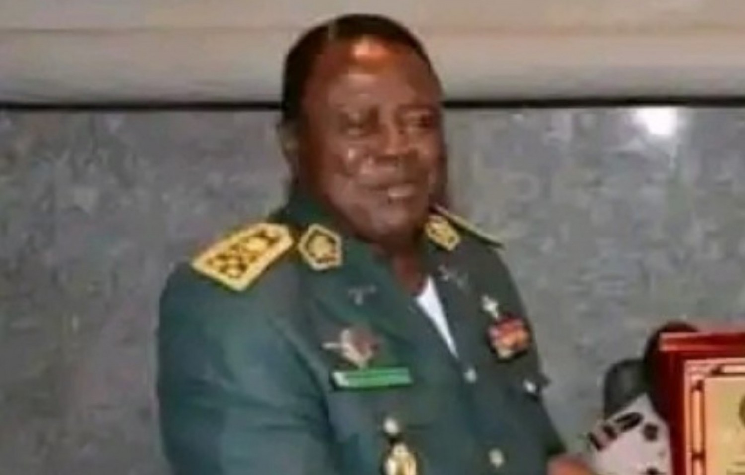 Cameroun : Un général de division relégué après une virulente attaque contre le Ministre de l'Administration territoriale
