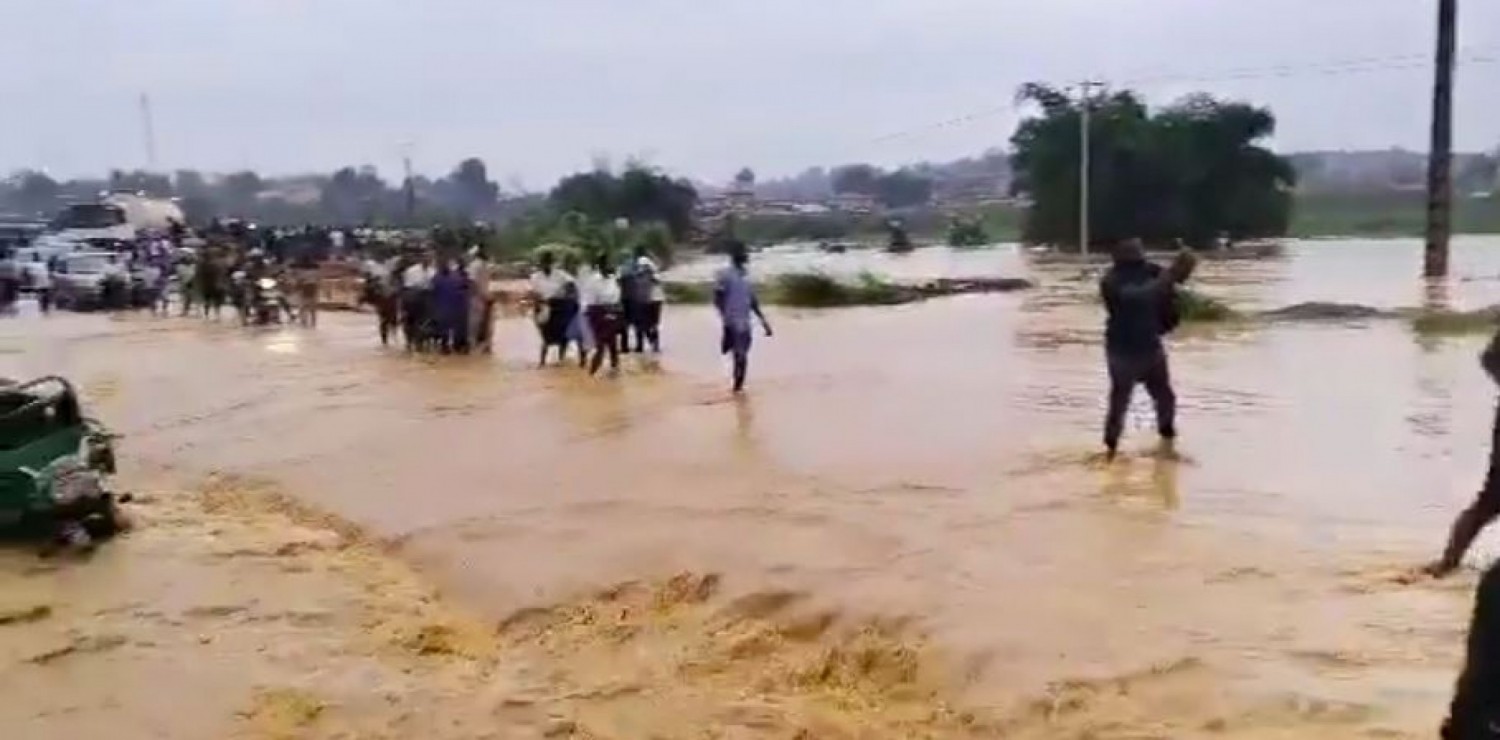 Côte d'Ivoire : Après la forte pluie, la route de Dabou coupée au niveau du Km 17, les populations seront-elles libérées de ce calvaire un jour ?