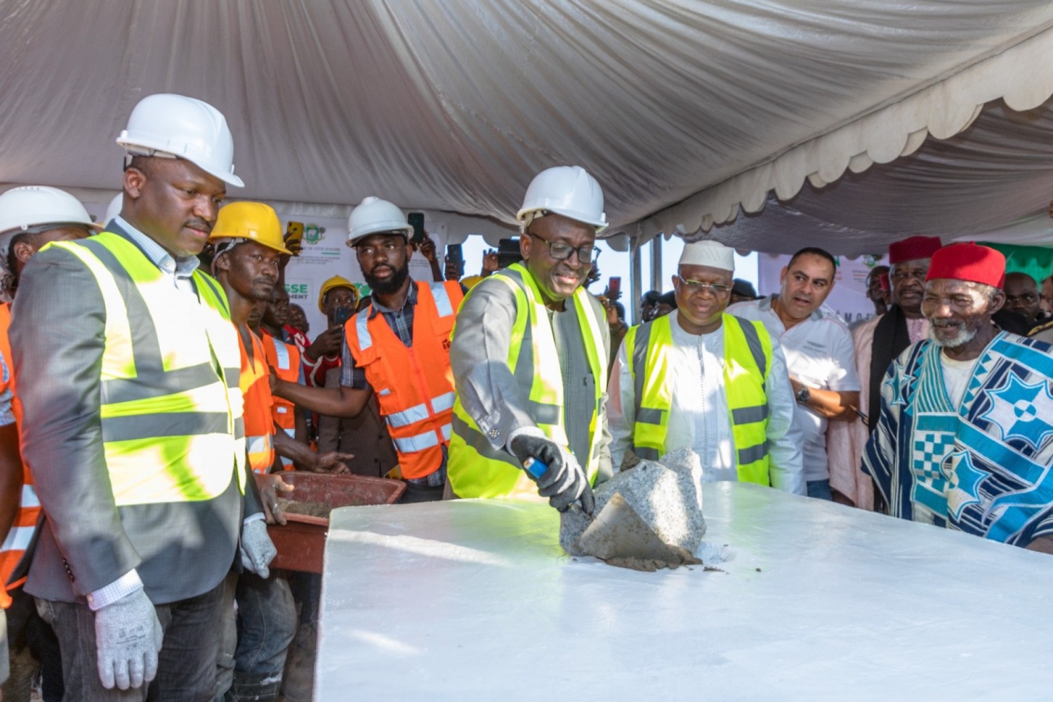 Côte d'Ivoire :  Korhogo, Fidèle Sarassoro pose la première pierre du Centre de service civique de Tioro d'une capacité d'accueil annuelle de 1000 jeunes