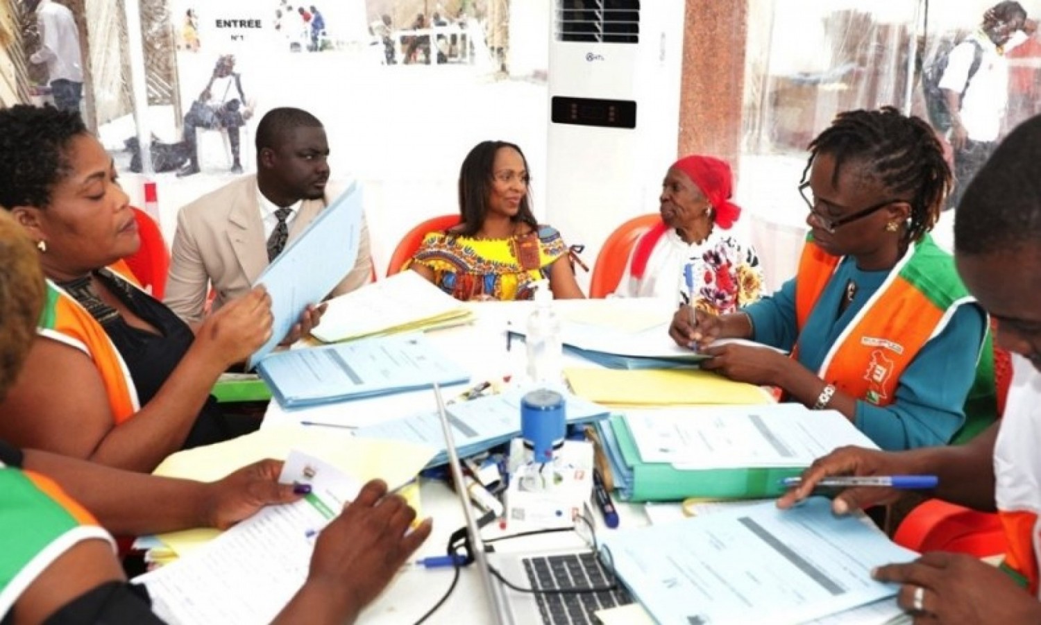 Côte d'Ivoire : Municipales 2023 à Cocody, Yasmina Ouégnin dépose sa candidature au nom de la coalition EPC
