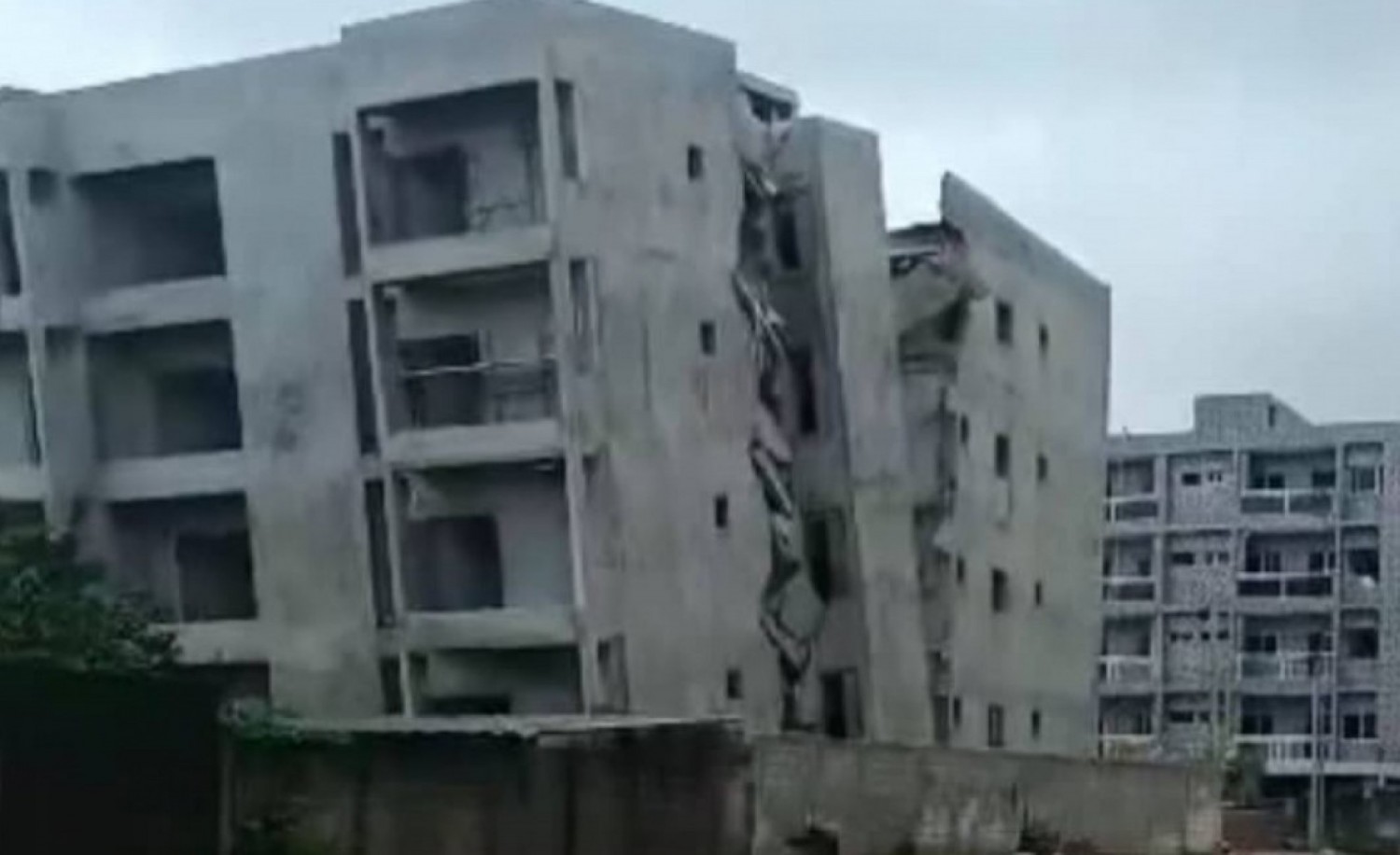 Côte d'Ivoire : Encore un autre effondrement d'un immeuble R+5 en construction à Cocody Angré