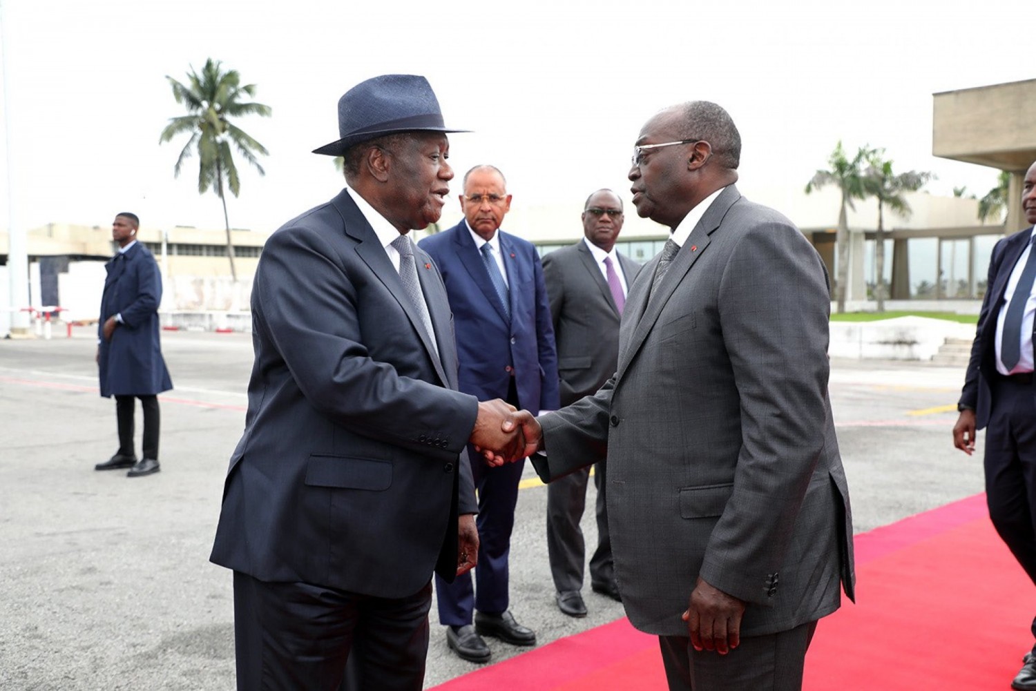 Côte d'Ivoire : Alassane Ouattara de retour à Abidjan après un séjour en France s'envole pour un sommet sur le Niger à Abuja