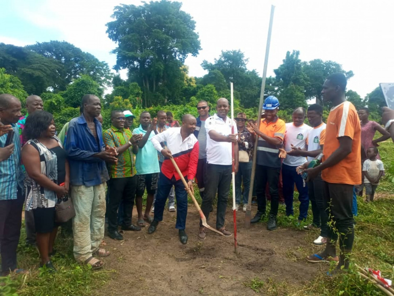 Côte d'Ivoire : Grâce à Ahoutou le Dircab du VP Tiémoko Meyliet, un village de Sakassou en cours d'électrification