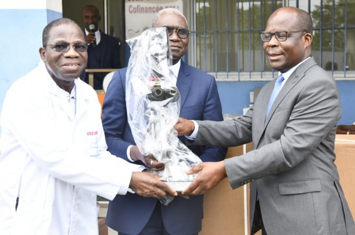 Côte d'Ivoire : CHU de Treichville, le service d'Ophtalmologie renforcé par 5 lampes à fente