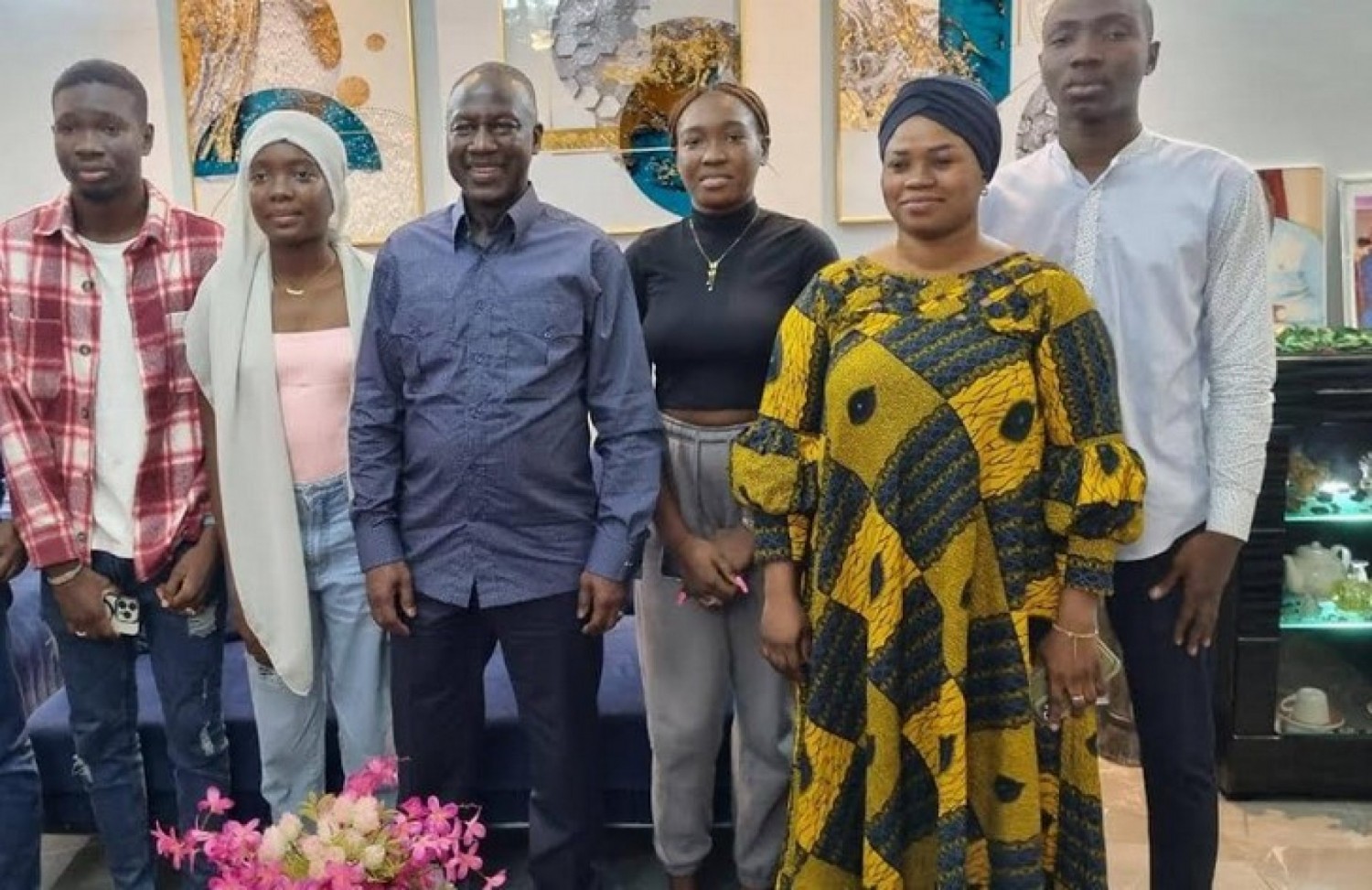 Côte d'Ivoire :   Municipales 2023, Adama Bictogo à fond dans la campagne de proximité à Yopougon- Andokoi