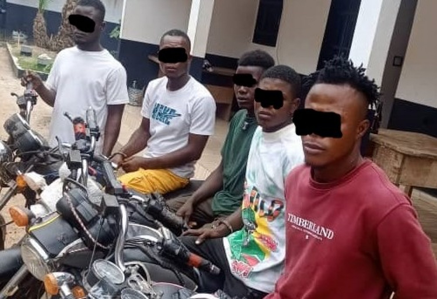 Côte d'Ivoire : A Vavoua, la Gendarmerie procède à l'arrestation d'un gang soupçonné de braquage et de vol de motos
