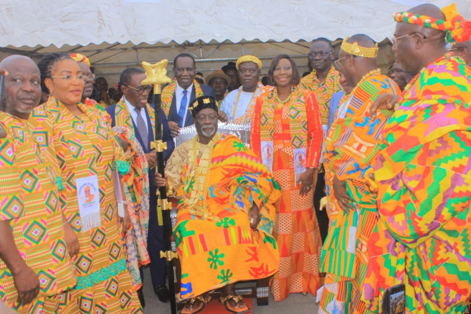 Côte d'Ivoire :    Abobo, le chef central du District autonome du Sud-Comoé intronisé dans la ferveur en présence de Aka Aouélé, Ahoua N'doli Théophile