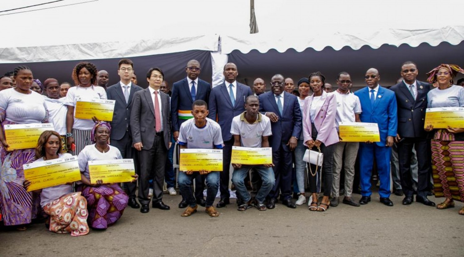 Côte d'Ivoire :   PJGouv, 1100 jeunes du secteur informel de Koumassi et Abobo reçoivent 275 millions pour le financement de leurs activités