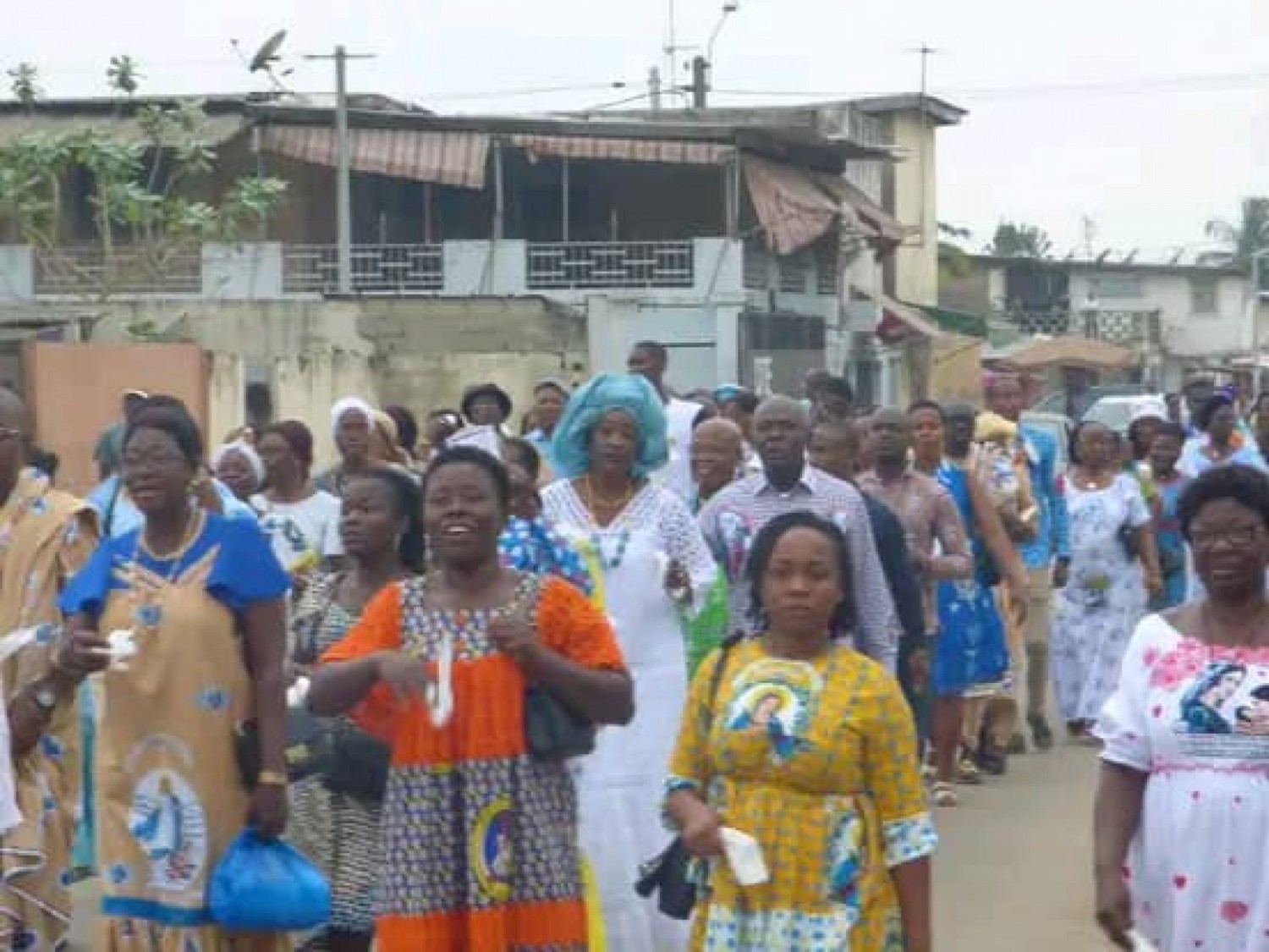 Côte d'Ivoire :   Élévation de la Vierge Marie corps et âme au ciel, un prêtre catholique explique le dogme de l'Assomption