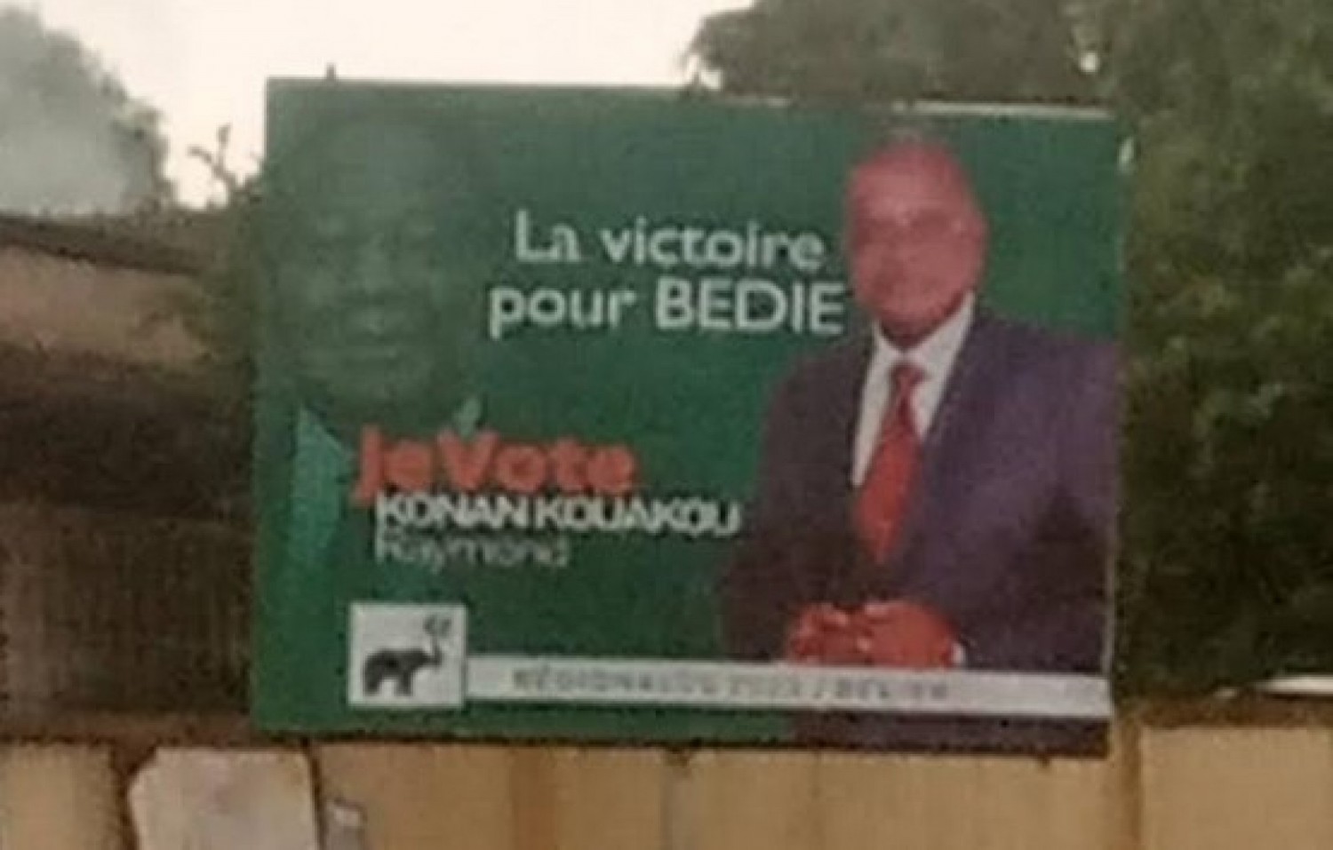 Côte d'Ivoire :   À 10 jours du lancement officiel des campagnes pour les locales 2023, le candidat du PDCI dévoile déjà ses affiches sur des pancartes à Toumodi