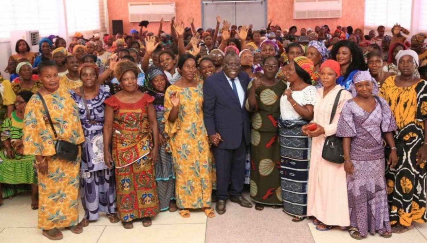 Côte d'Ivoire : Bacongo prend des engagements devant les femmes du PPA-CI et leur  demande de  rester sereines face aux rumeurs d'une « démolition » du Grand Campement