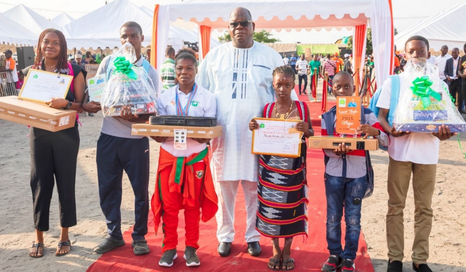 Côte d'Ivoire :   Célébration de l'excellence en milieu scolaire, un candidat honore les 1.000 meilleurs élèves de Marcory