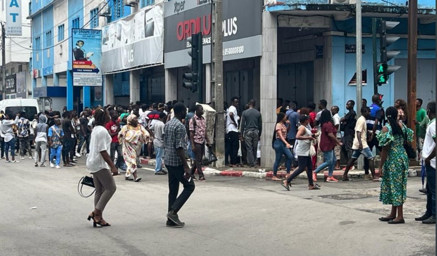 Côte d'Ivoire : Locales 2023, affluence et tensions devant les bureaux de vote