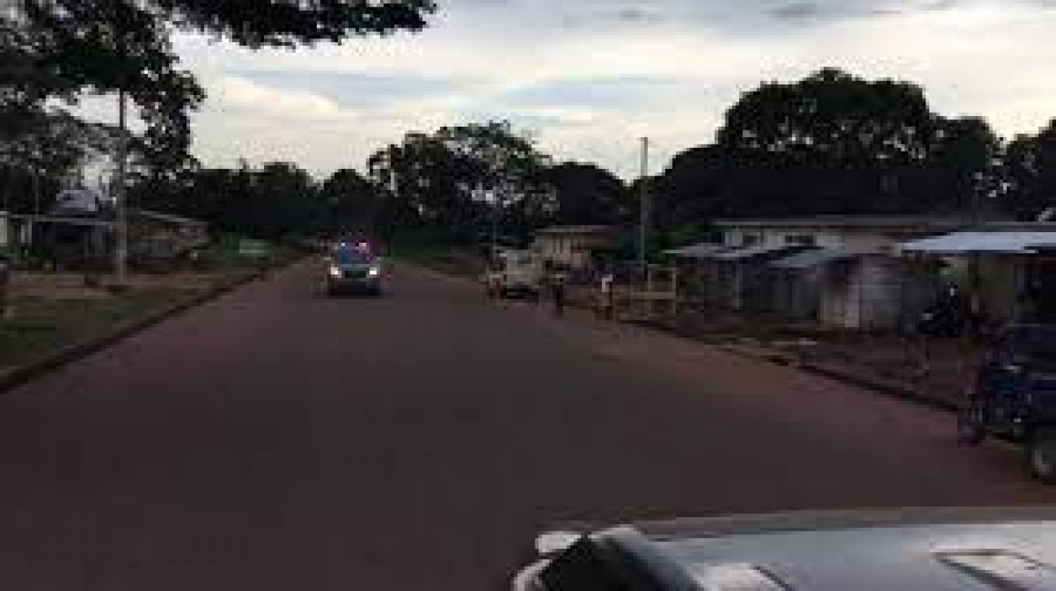 Côte d'Ivoire : Assuefry, une partisane du maire sortant Sévérin Yeboua, fait une chute du véhicule de campagne et meurt