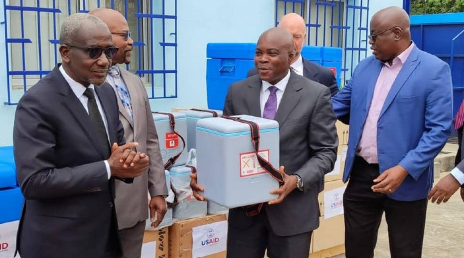 Côte d'Ivoire : L'USAID fait un don de réfrigérateurs et glacières au PEV pour l'accroissement des capacités de stockage des structures de santé