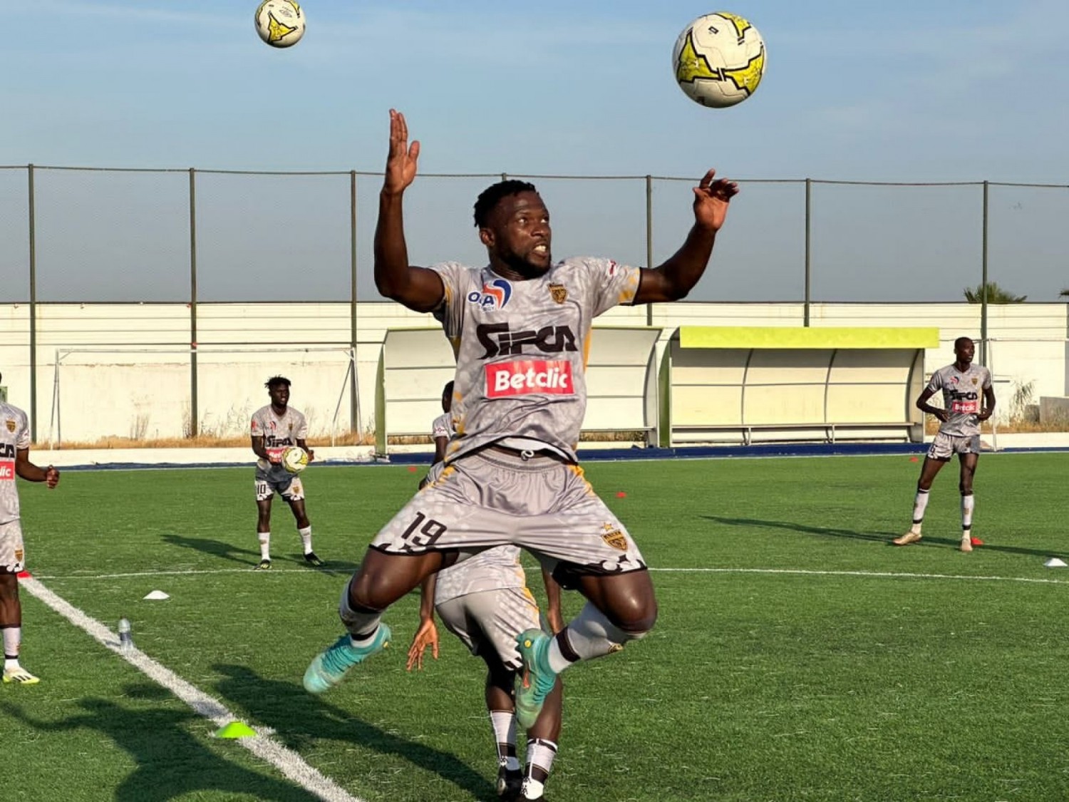 Côte d'Ivoire : Préliminaires de la Ligue des Champions, en raison des évènements malheureux en Libye,  le match de l'ASEC contre Al Haly Benghazi reporté au lundi en Tunisie