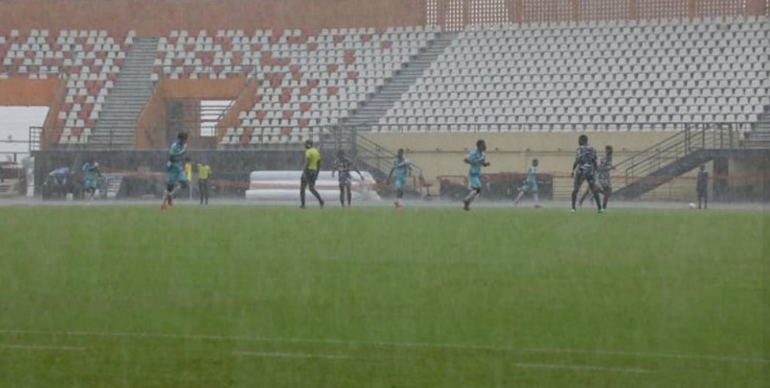 Côte d'Ivoire : CAN 2023, la pelouse du Stade Félix Houphouët Boigny  testée à travers un match sous la pluie