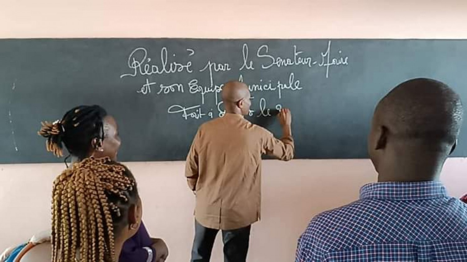 Côte d'Ivoire : Diabo, le maire Koumoin et son équipe municipale dotent la commune d'un bâtiment pour la formation professionnelle des femmes