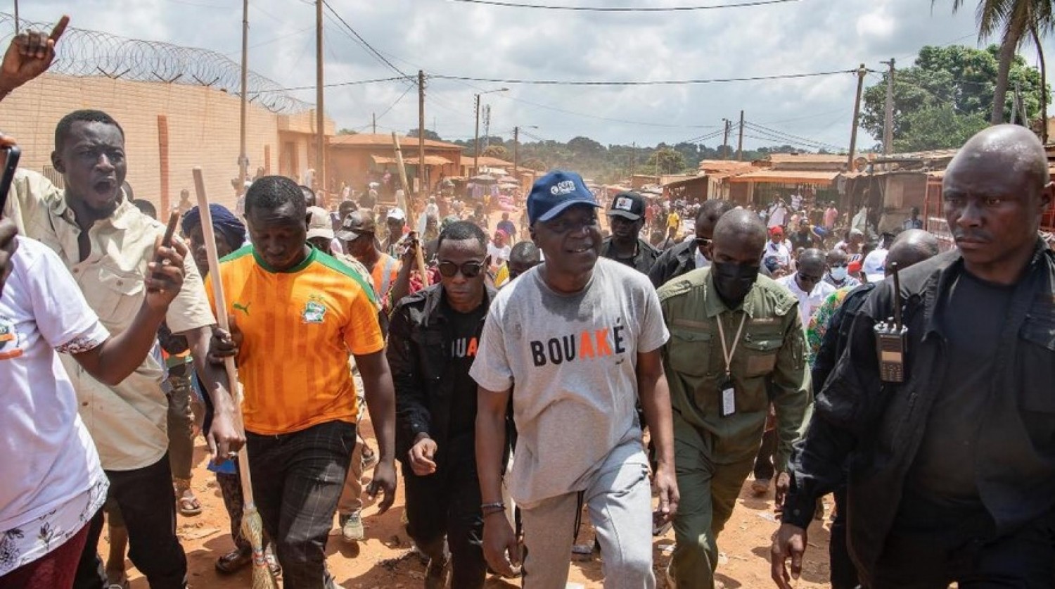 Côte d'Ivoire : Bouaké, à peine installé, Amadou Koné et les forces vives de la commune nettoient des grandes artères de la ville