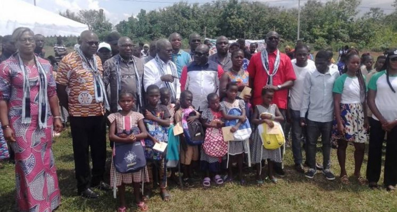 Côte d'Ivoire : Bouaké, plusieurs élèves de la tribu Bounguê dotés de kits scolaires