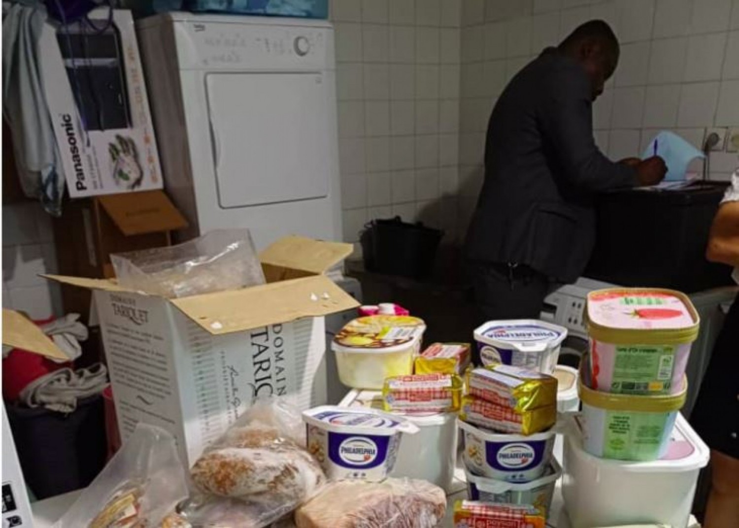Côte d'Ivoire : Marcory Biétry, des produits alimentaires périmés, corrompus et prohibés dissimulés dans des aliments sains, saisis dans un restaurant