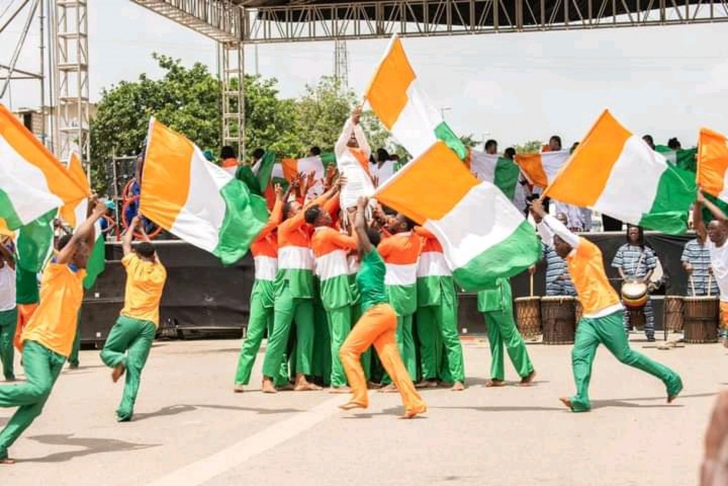 Côte d'Ivoire : Bouaké, dans une ambiance carnavalesque, le maire Amadou Koné et son équipe officiellement installés