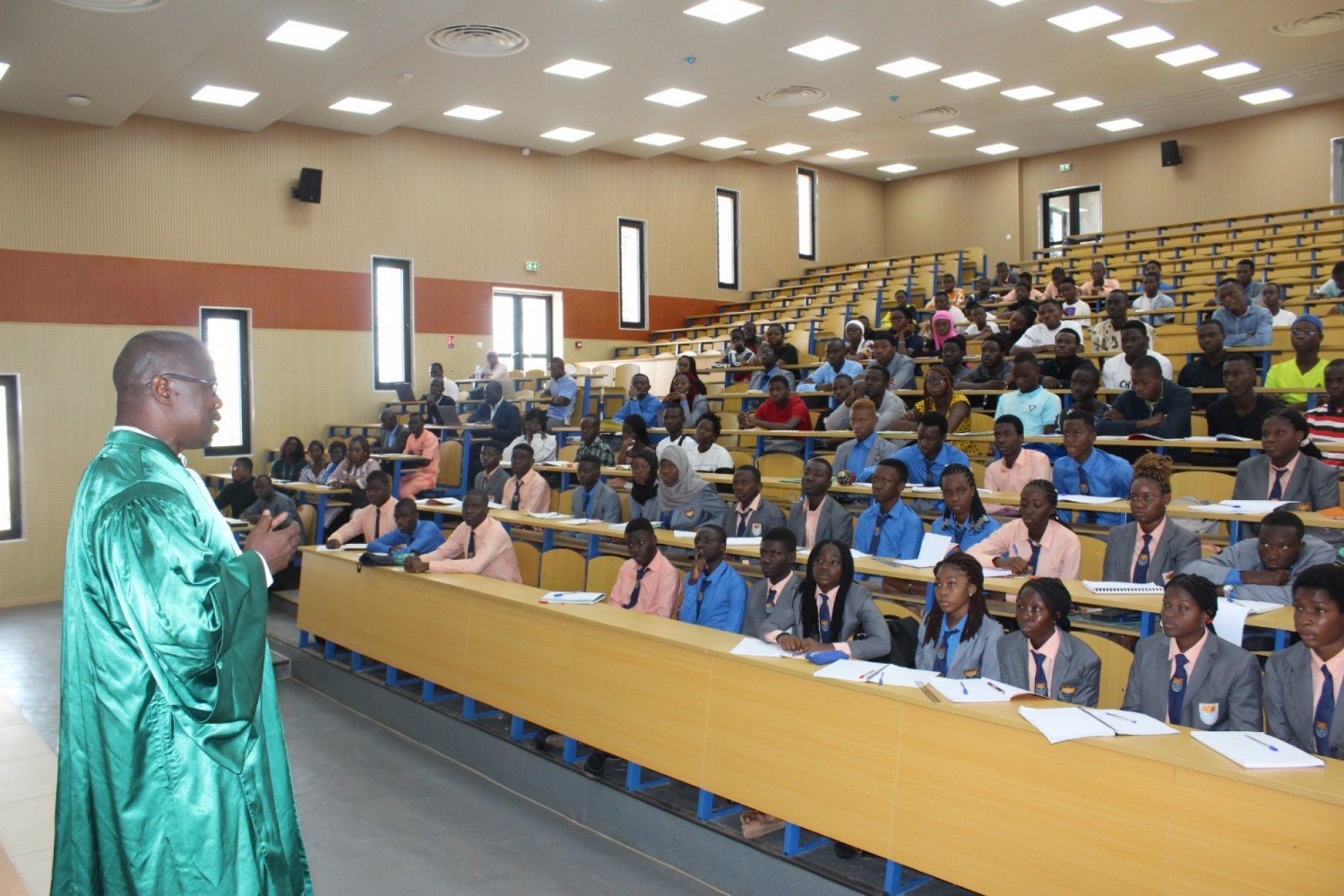 Côte d'Ivoire : Bondoukou, le premier cours magistral à l'université dispensé par le Professeur Bah Henri