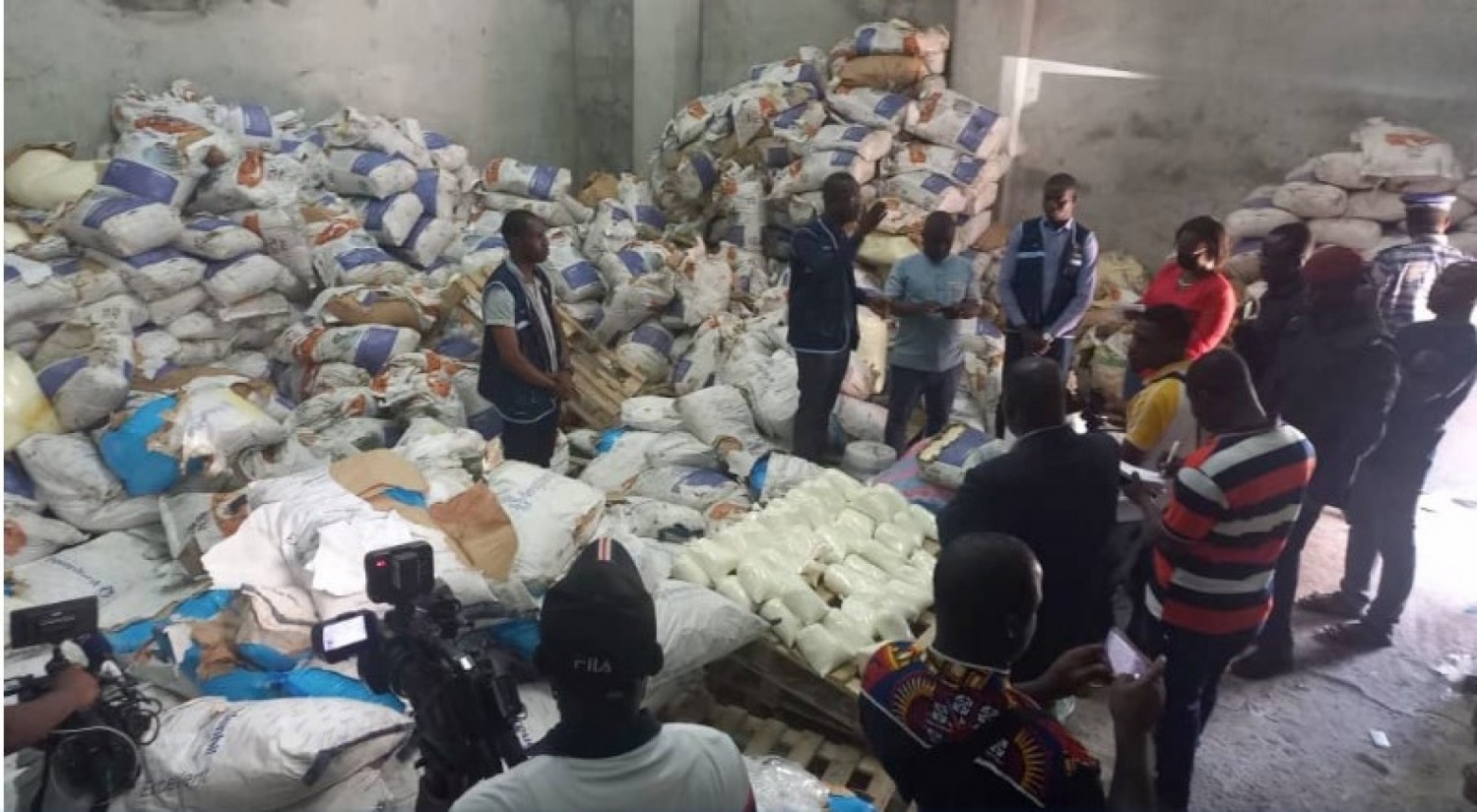 Côte d'Ivoire : Importante quantité de lait en poudre périmé et corrompu estimée à plus de 2700 sacs de 25kg d'une valeur de plus de 141 750 000 FCFA saisie à Koumassi