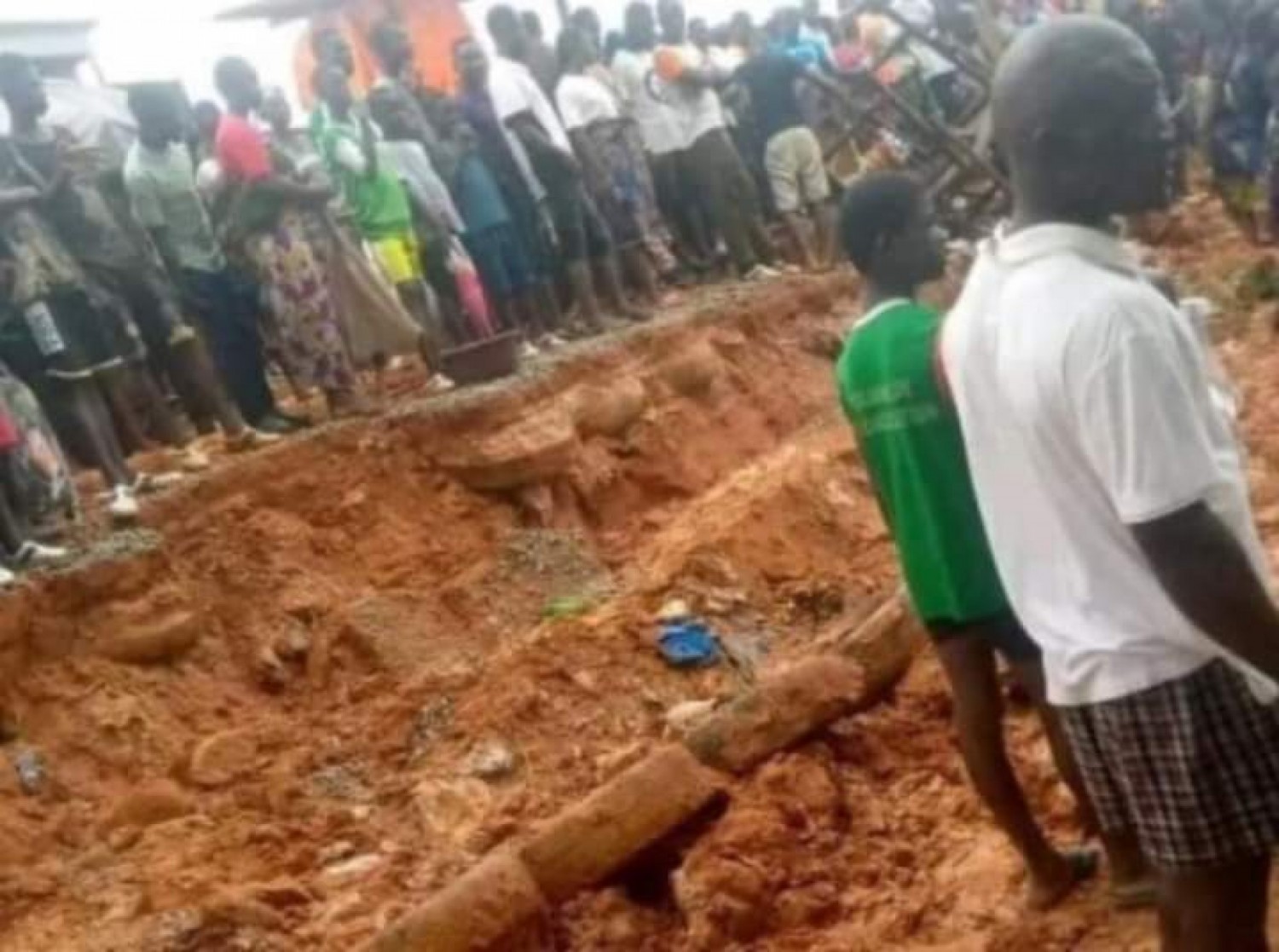 Côte d'Ivoire : Drame dans une école primaire de Yopougon, une clôture s'effondre et tue une élève