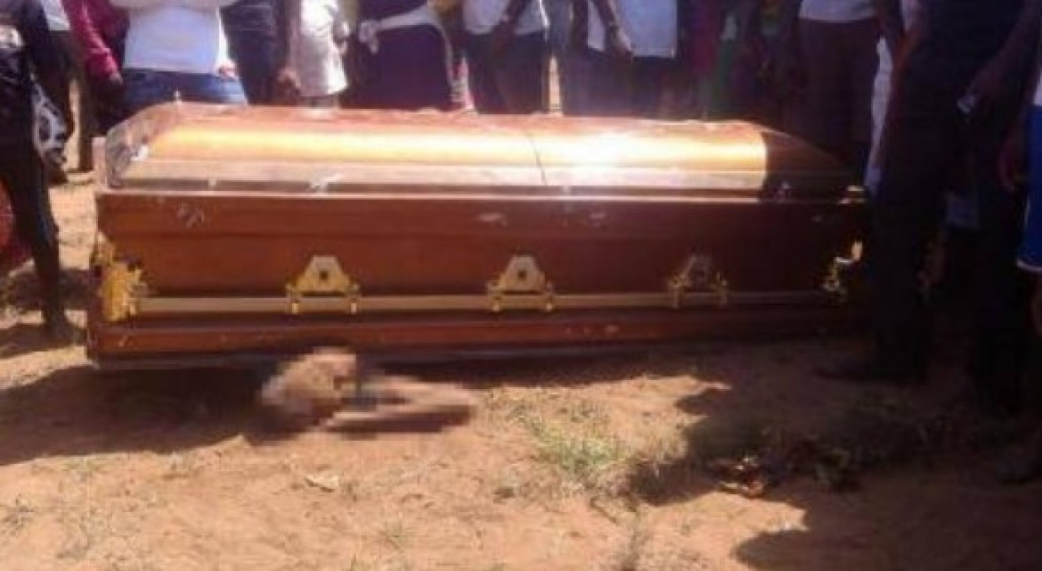 Côte d'Ivoire : Le cercueil d'un ex-directeur d'école désigne sa mère, son oncle et son frère comme ses meurtriers présumés